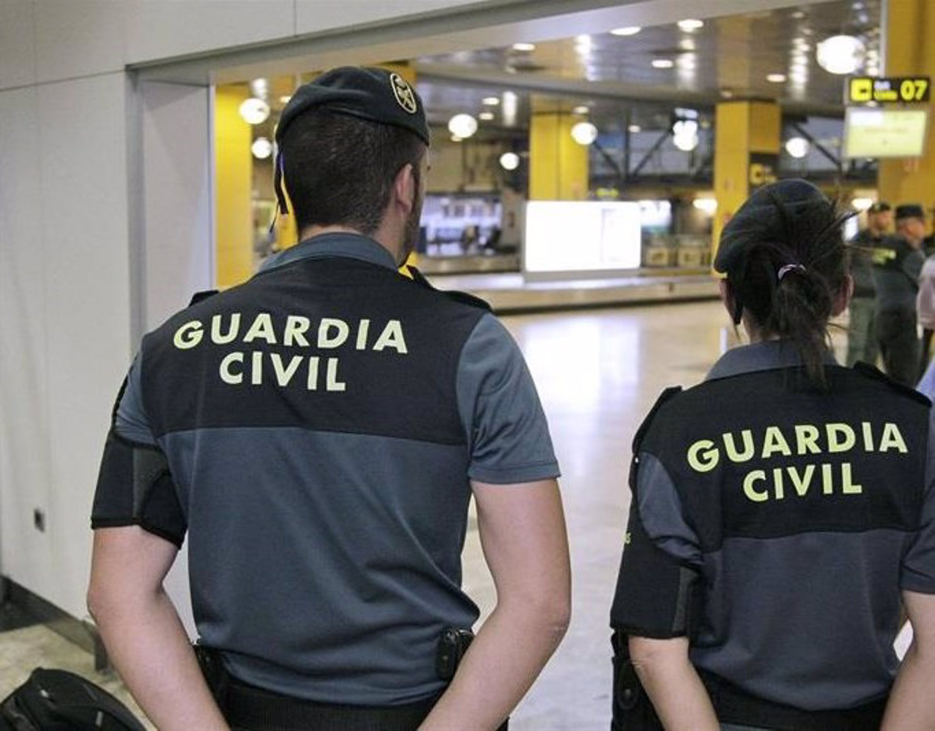 Detenido por robar en un establecimiento comercial del aeropuerto de Málaga teléfonos móviles