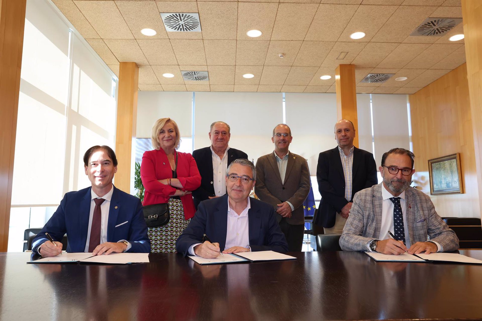 Diputación, Junta y Colegio de Veterinarios se alían para mejorar competitividad de empresas Sabor a Málaga