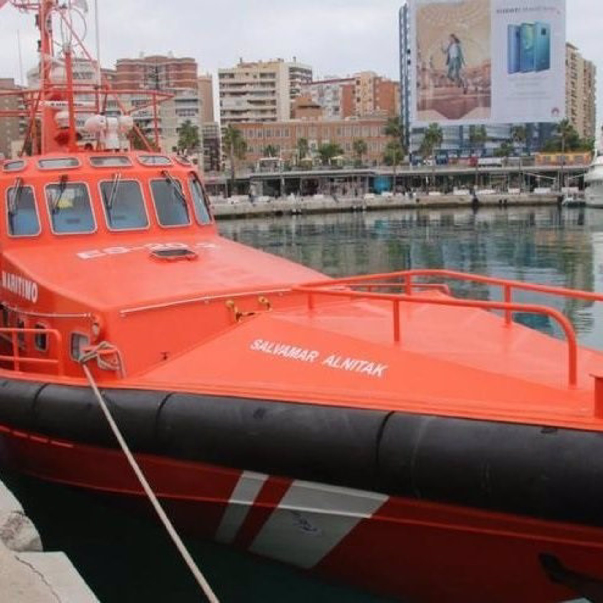 Finaliza la búsqueda de una bañista en Fuengirola al no constar denuncia de su desaparición