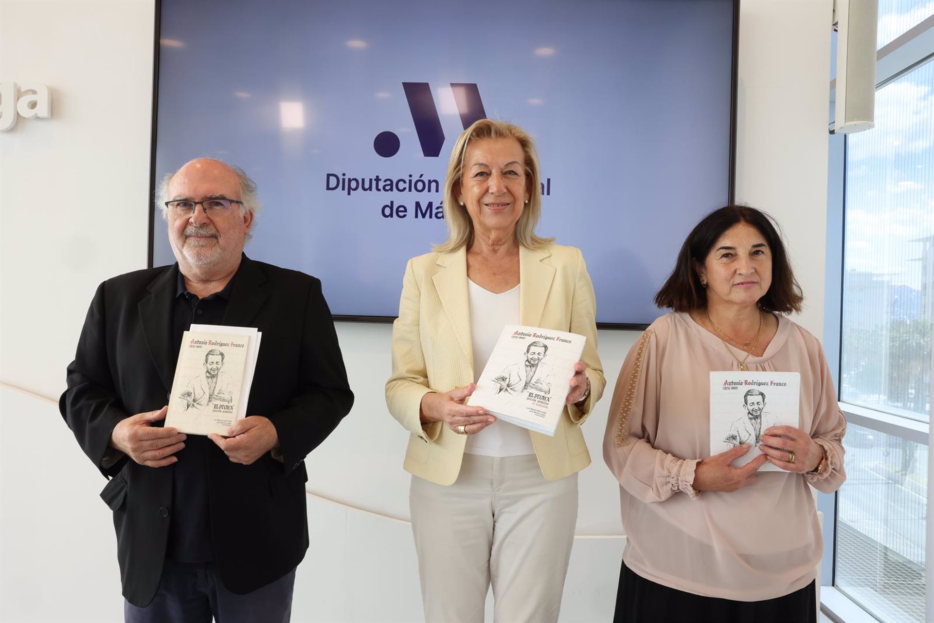 La Diputación colabora con la impresión de 300 ejemplares del libro de poesía popular 'El Piyaya'