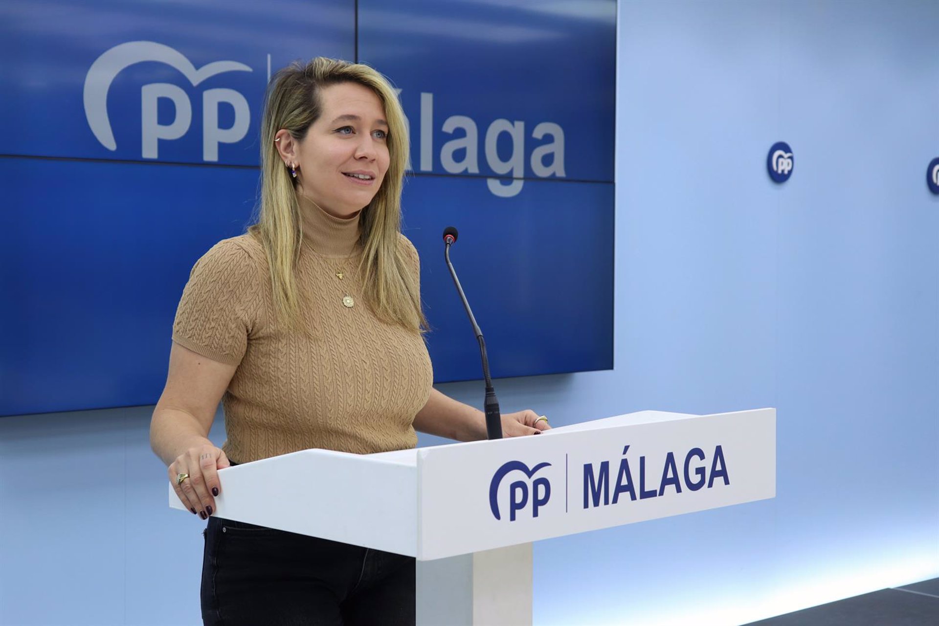 El PP critica que "el abandono" del Gobierno a autoescuelas hace que "8.400 malagueños esperen para examinarse"