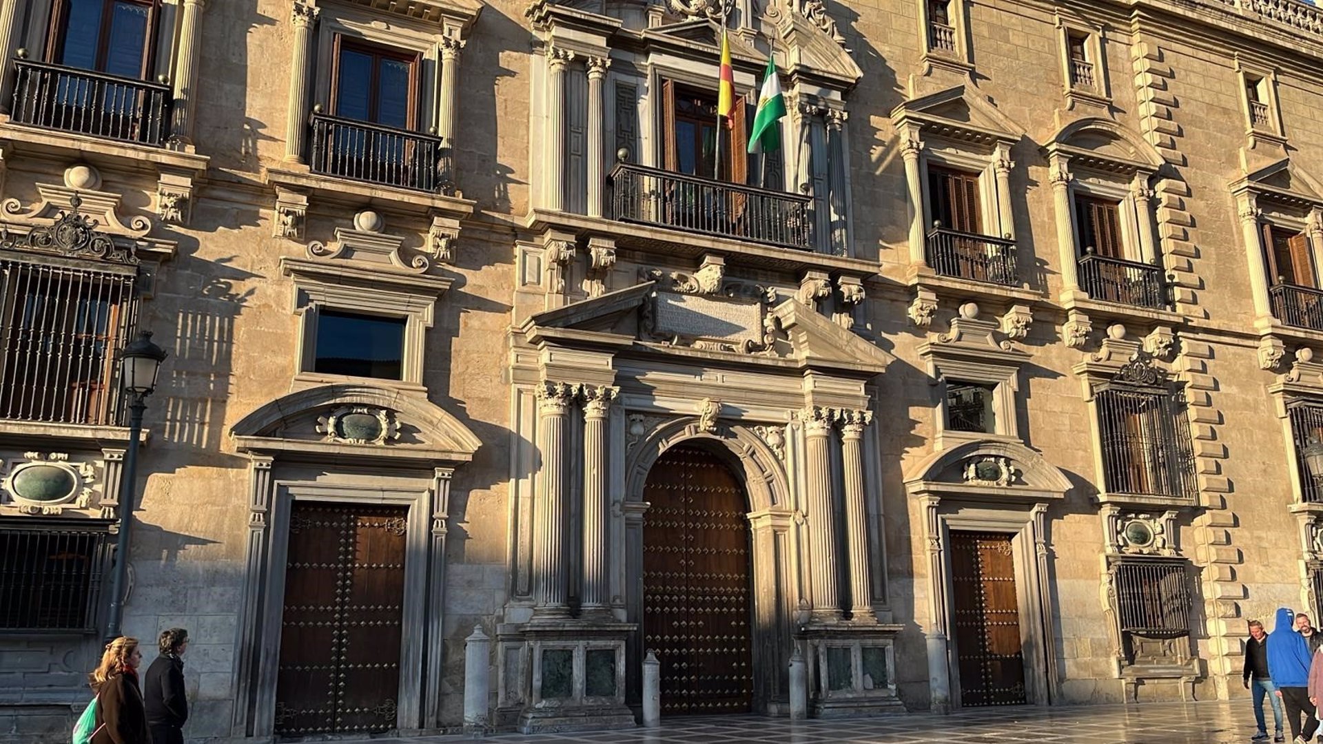 El TSJA rebaja a multa la pena a un hombre por golpear a otro que le agredió primero
