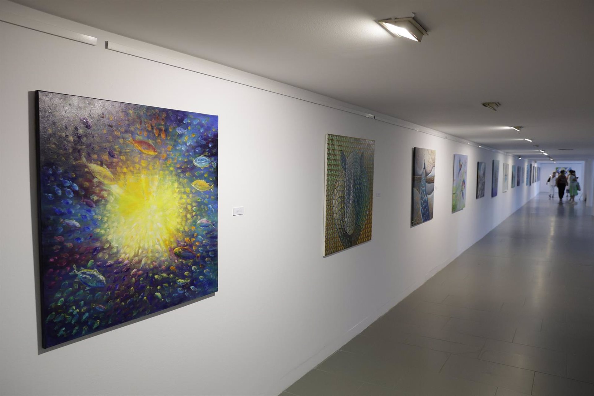 El espacio expositivo Pacífico 54 de la Diputación acoge la muestra 'Pinceladas por una cura' con 21 obras
