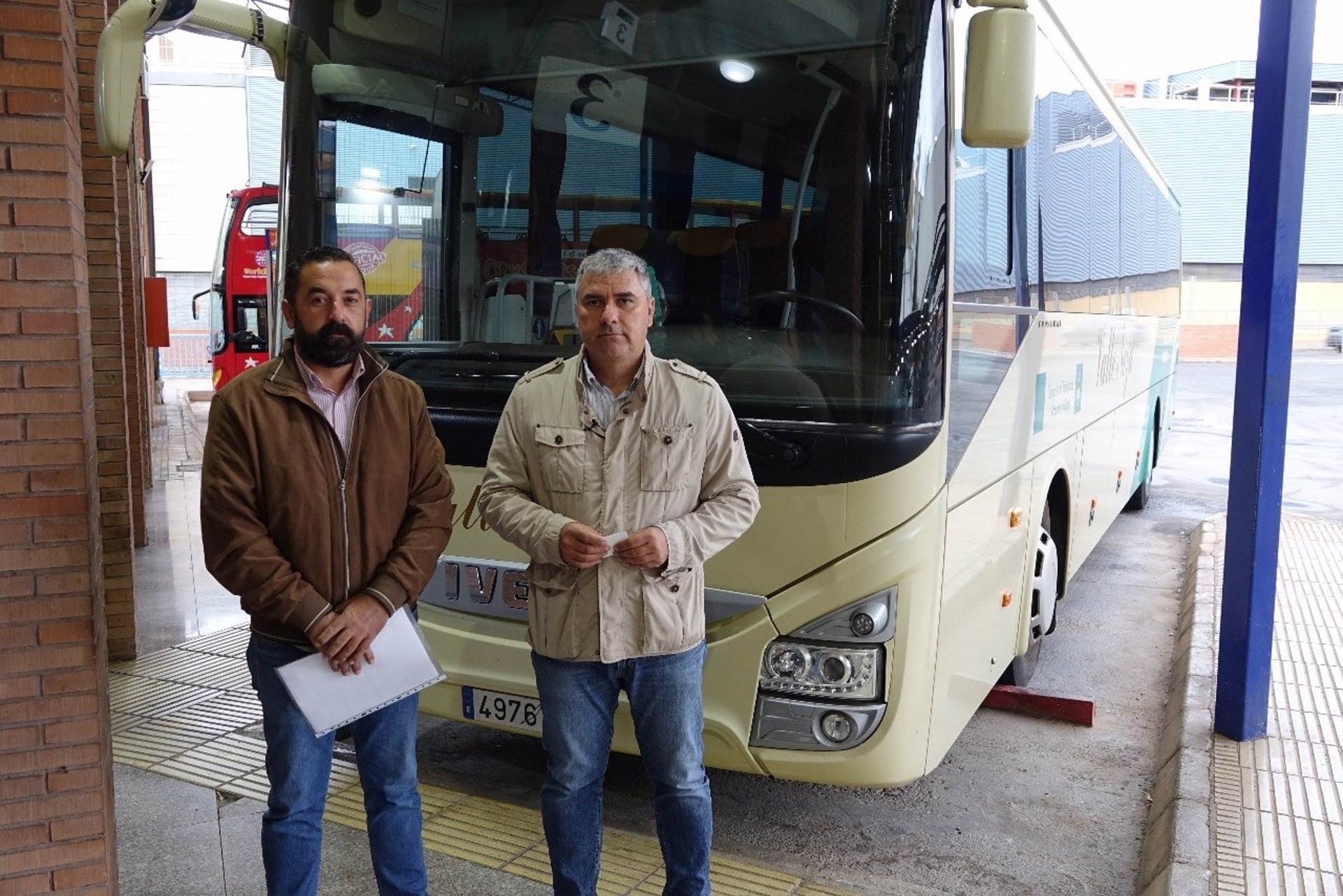 Almáchar y El Borge critican "un nuevo revés" al transporte público en autobús