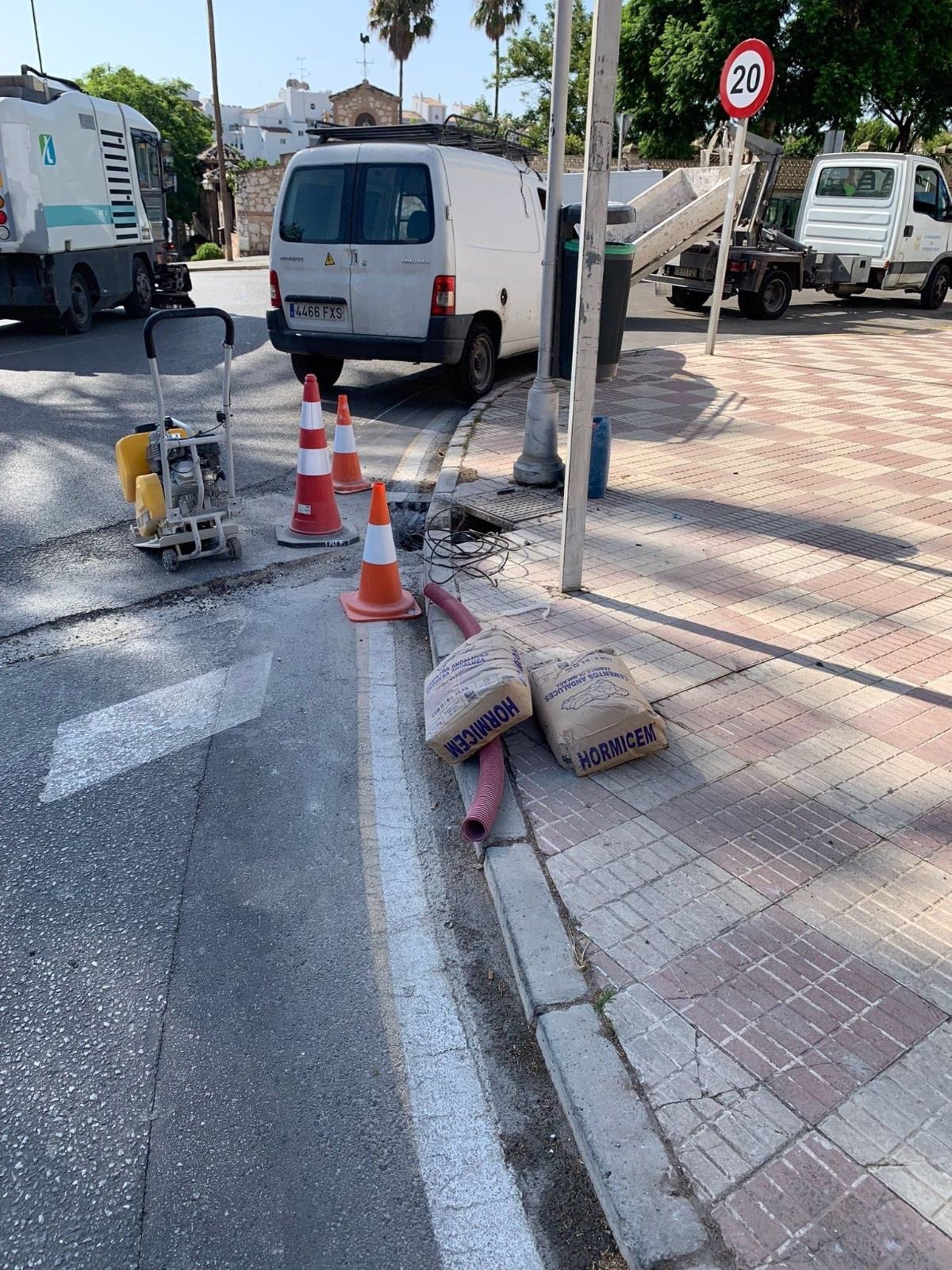 Operarios de Torremolinos resuelven unas 20 incidencias cada semana registradas por ciudadanos en una app