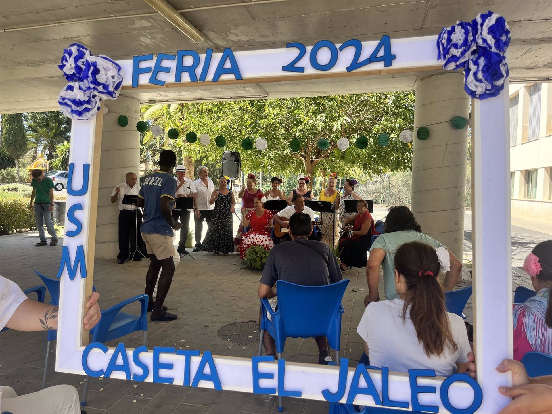 Usuarios de la Unidad de Salud Mental de San Juan de Dios Málaga disfrutan de una jornada de feria