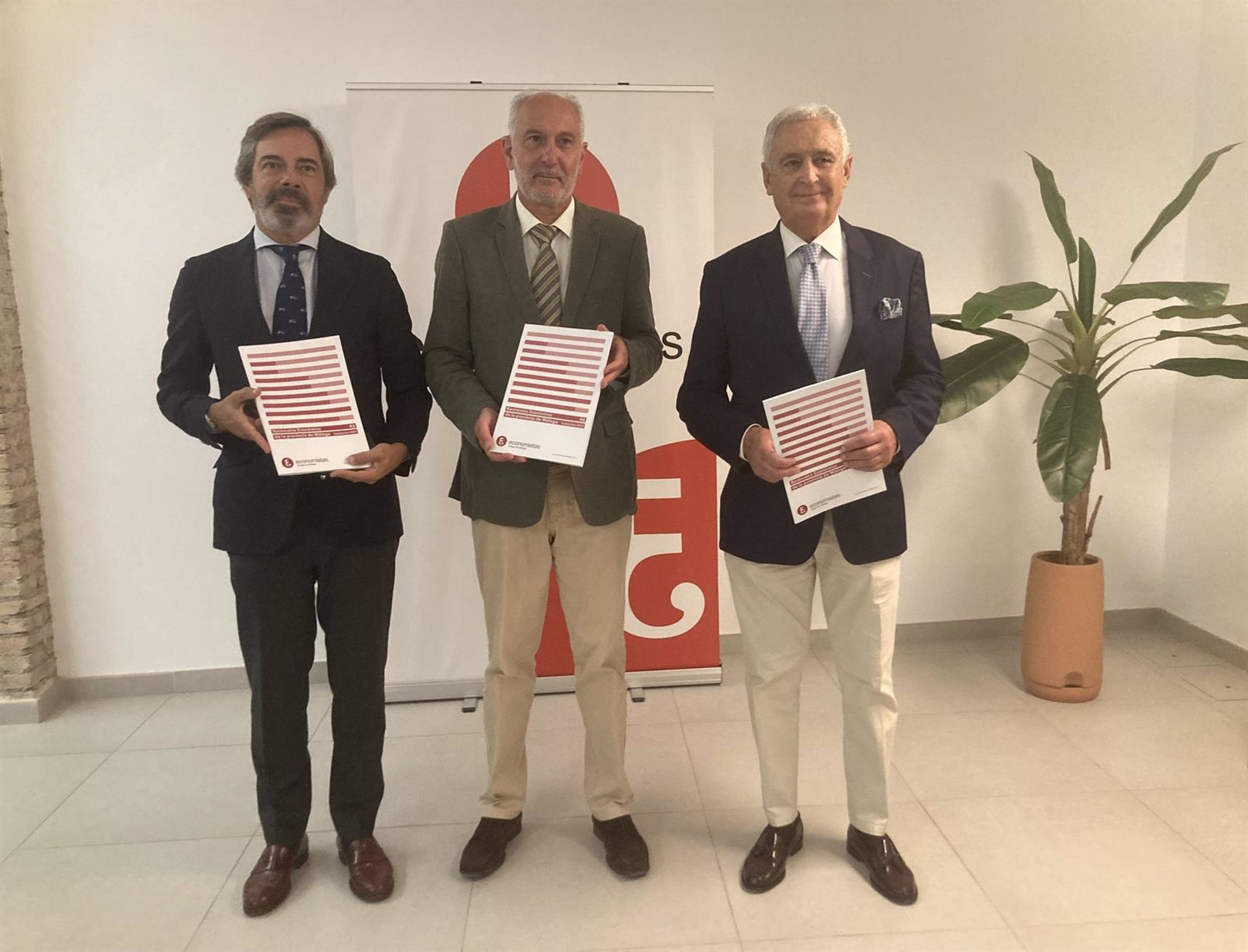 Economistas apuntan a "luces y sombras" en la economía malagueña y ponen el acento en vivienda y transportes