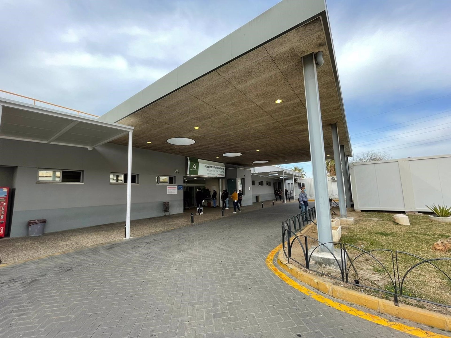 En estado crítico el hombre apuñalado por su hijo en una barriada de Málaga