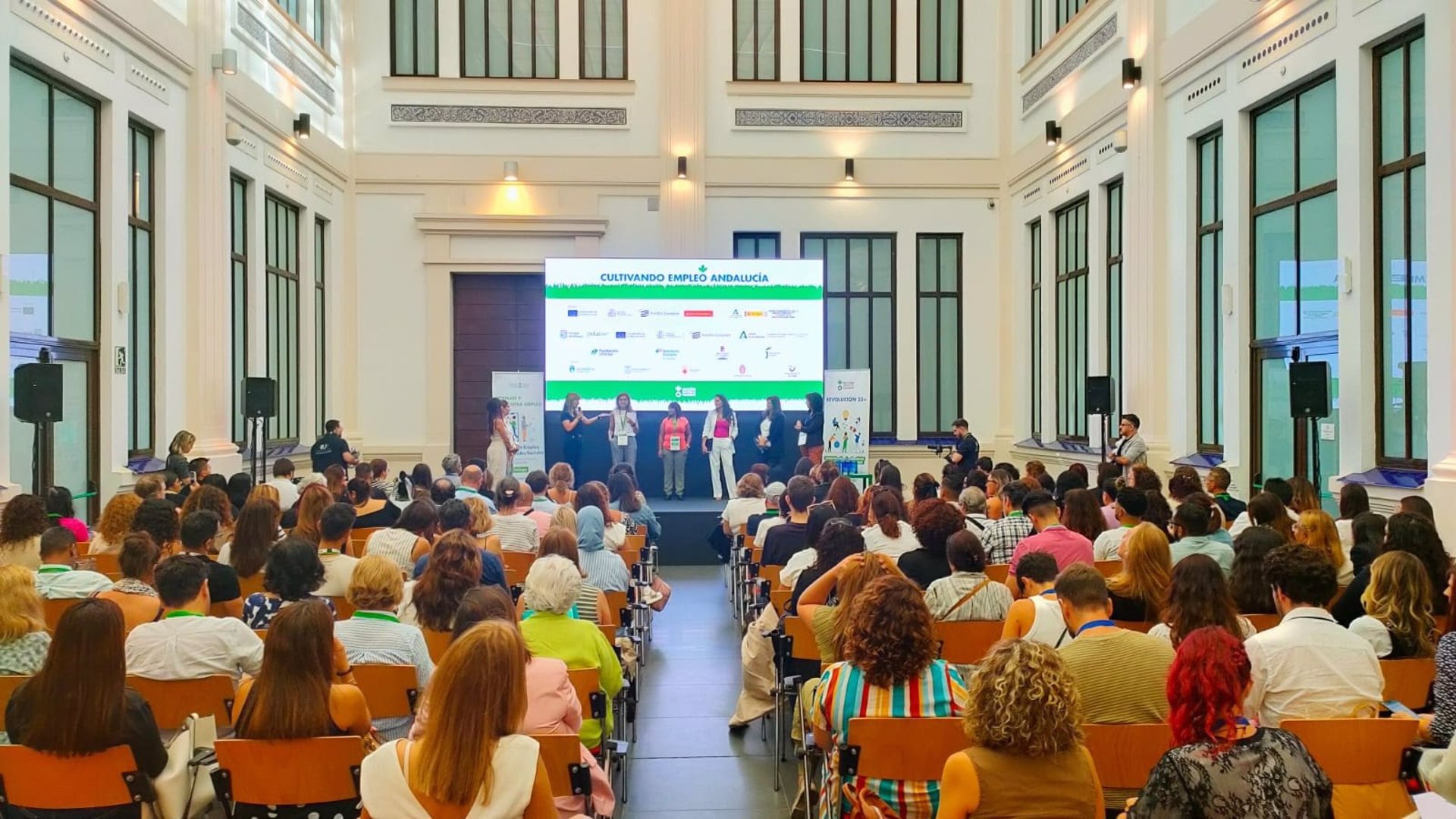 Acción contra el Hambre reúne a 200 parados con representantes de empresas para encontrar una salida laboral