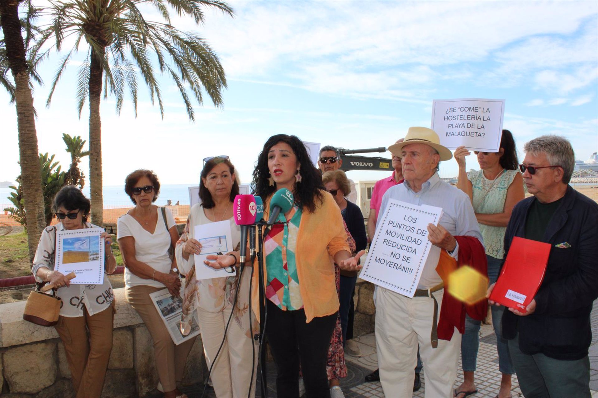 Con Málaga pide "dar marcha atrás en la ocupación abusiva de la playa por nuevos chiringuitos y concesiones"