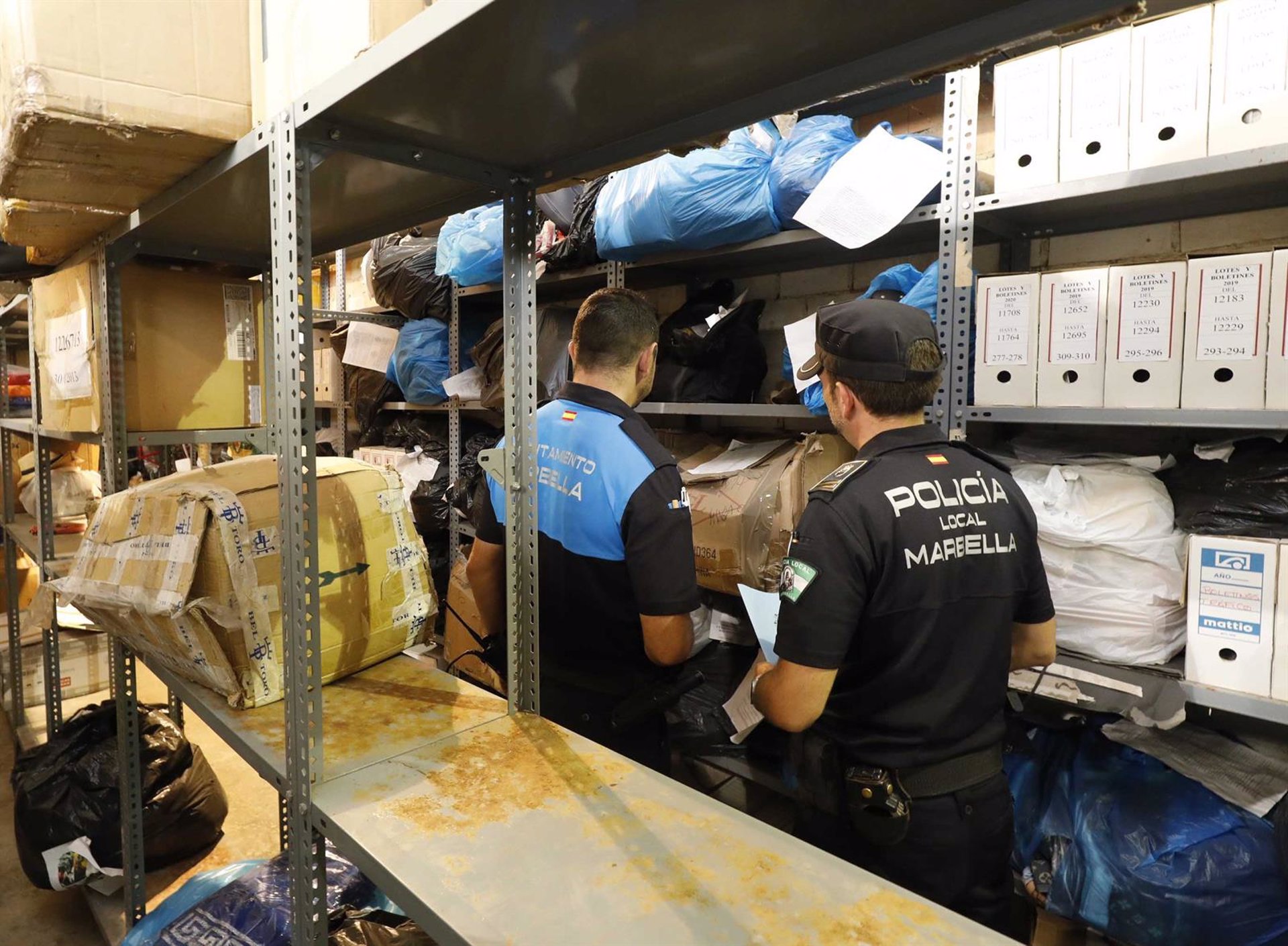 Incautados en el dispositivo contra la venta ambulante ilegal en Marbella más de 18.000 artículos