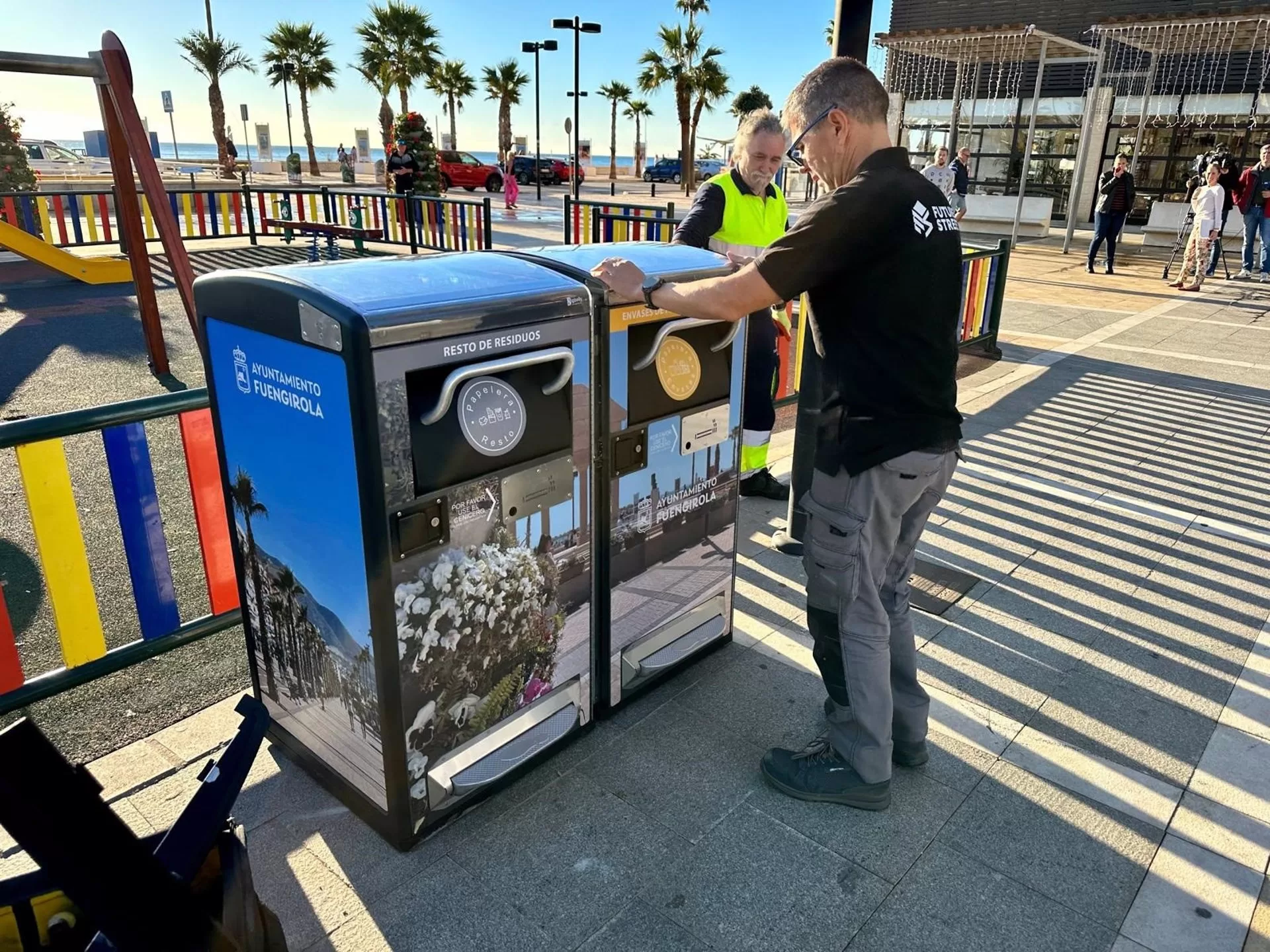 Fuengirola instala nuevas papeleras inteligentes para optimizar el servicio de recogida de residuos