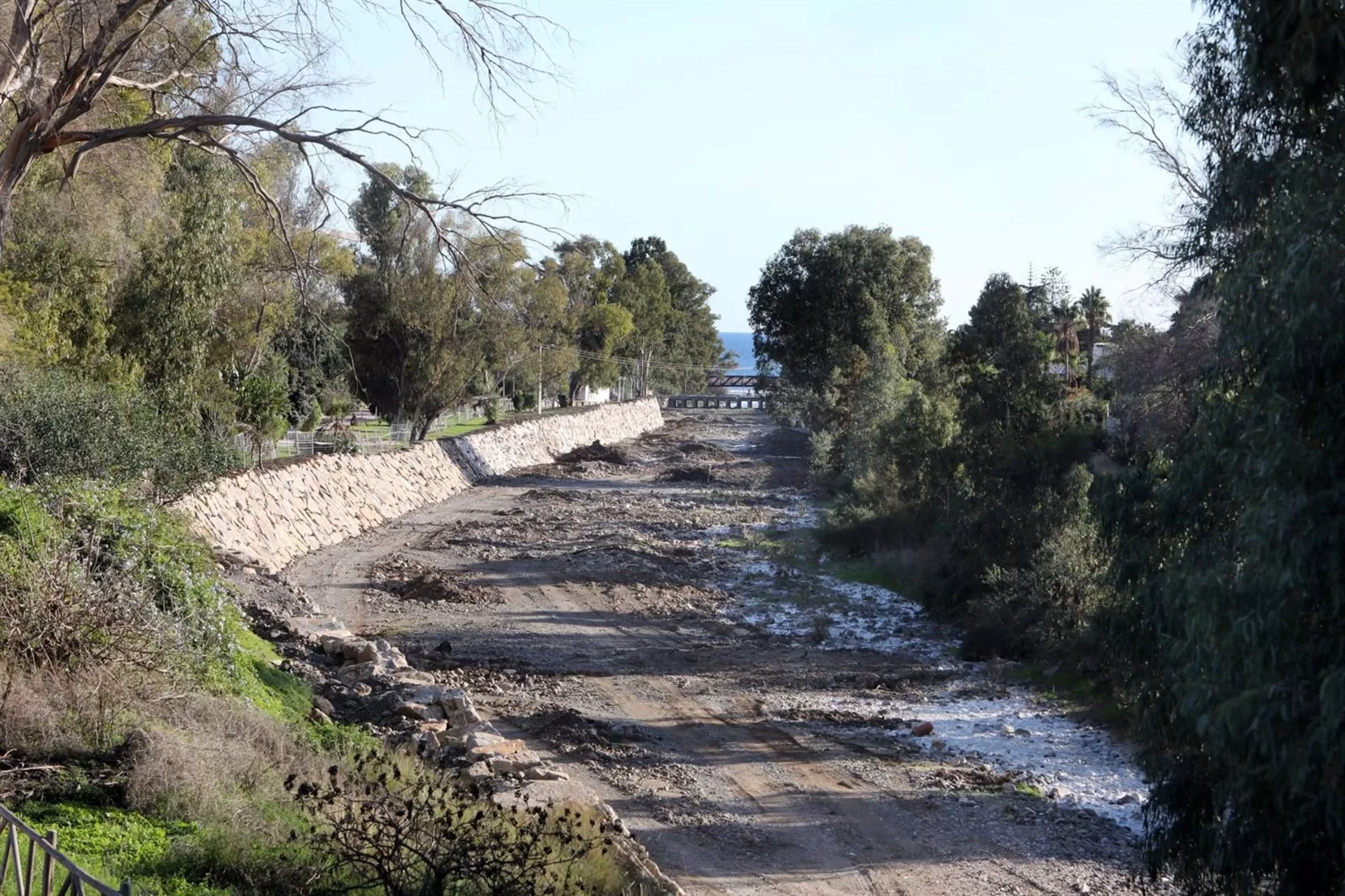 Marbella trabaja en reducción de riesgos de inundación en el Río Guadaiza con la renaturalización del cauce