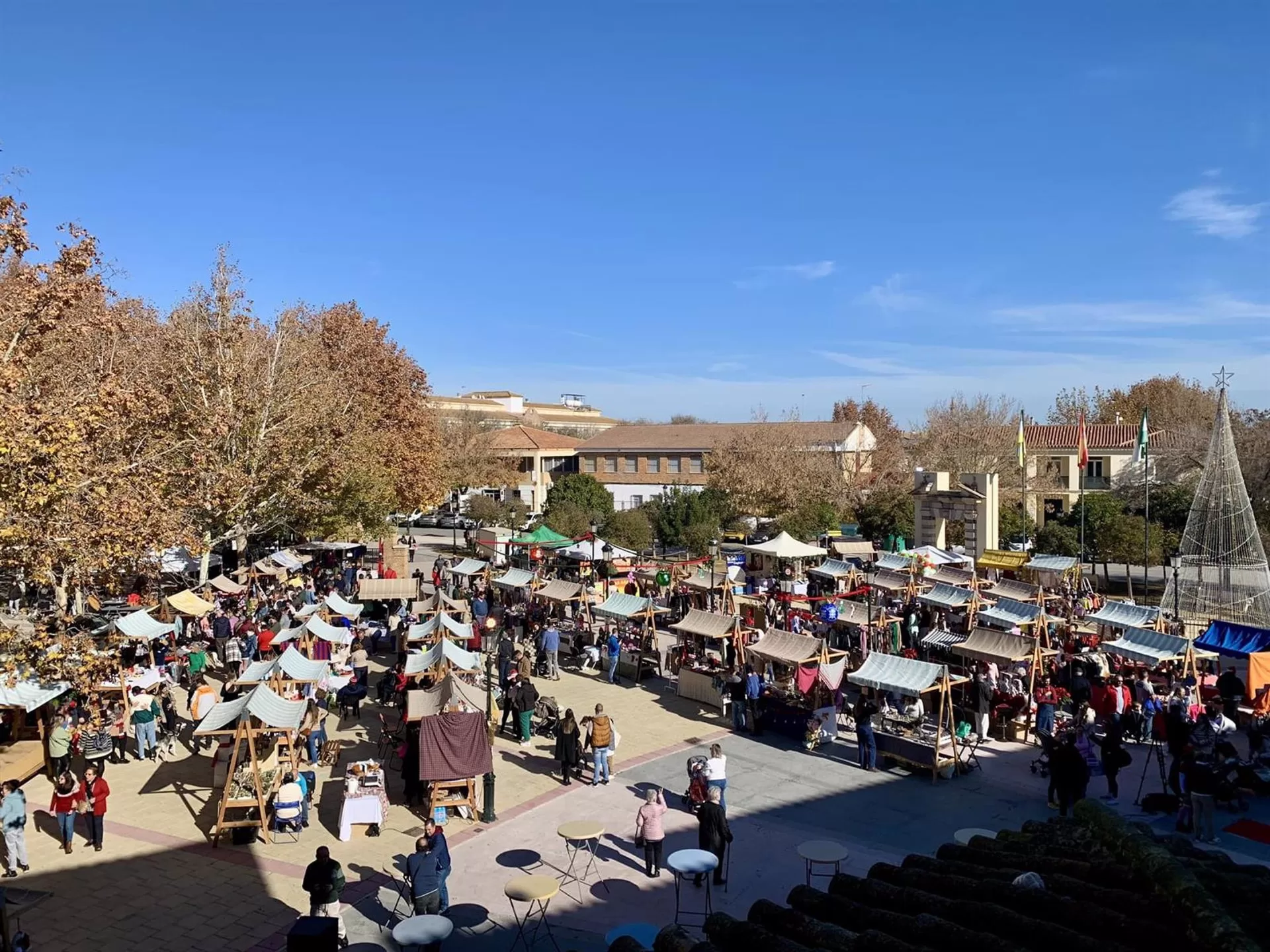 Medio centenar de empresas se dan cita este domingo, 1 de diciembre, en el Mercadillo Navideño de Campillos
