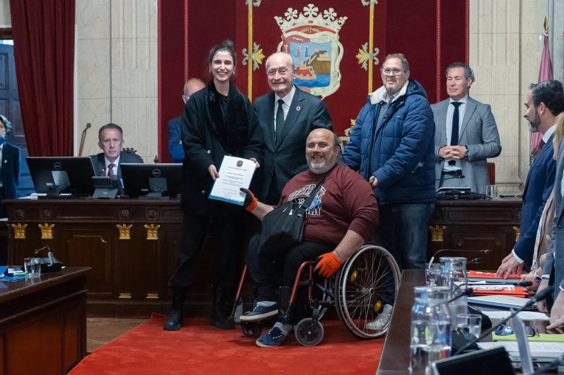 El Pleno reconoce a los 82 efectivos que se desplazaron a Valencia para colaborar en tareas tras la DANA