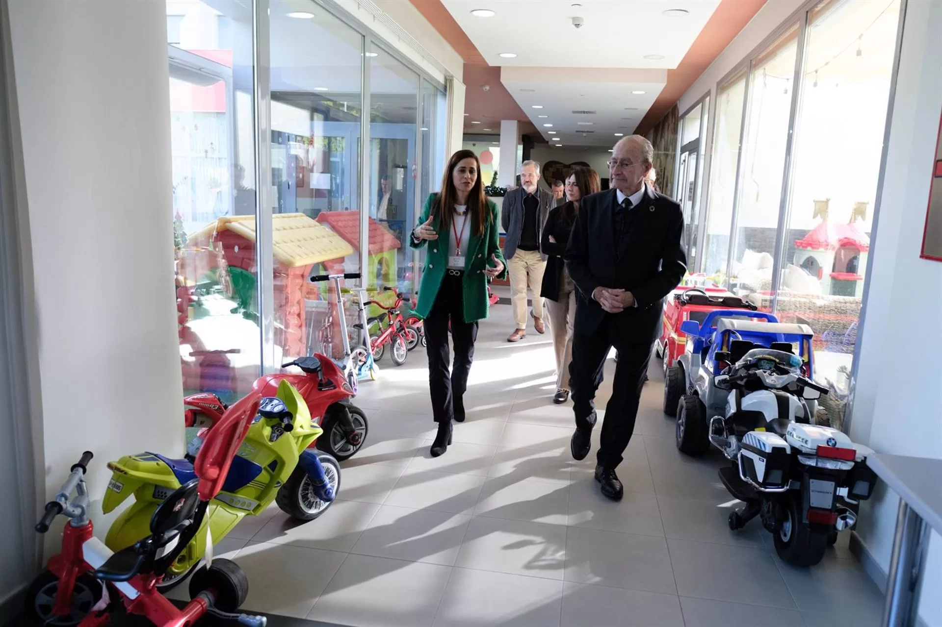 El alcalde de Málaga visita la Casa Ronald McDonald