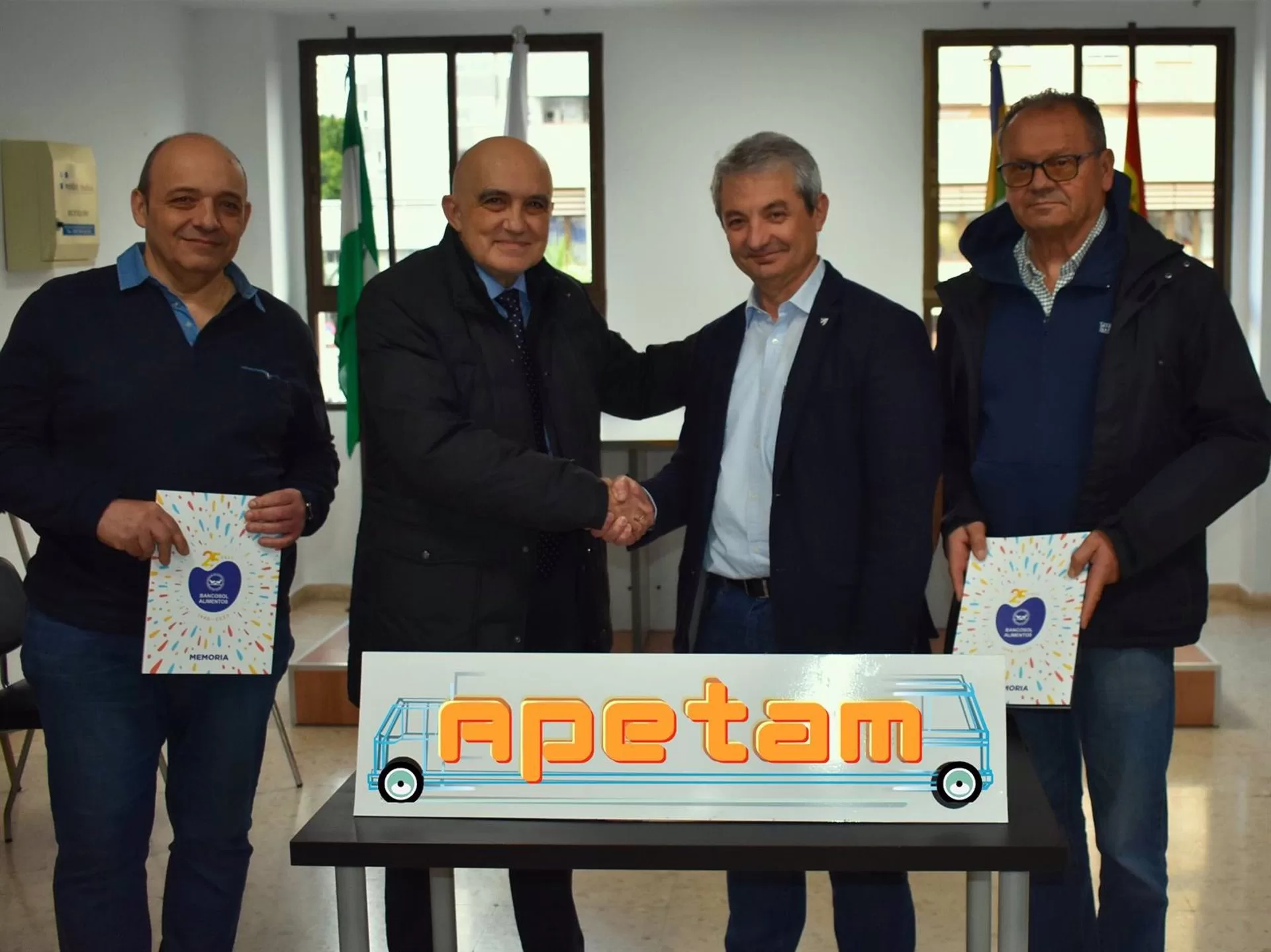 Apetam y Bancosol firman un convenio para formar a conductores y dar trabajo desempleados en riesgo de exclusión