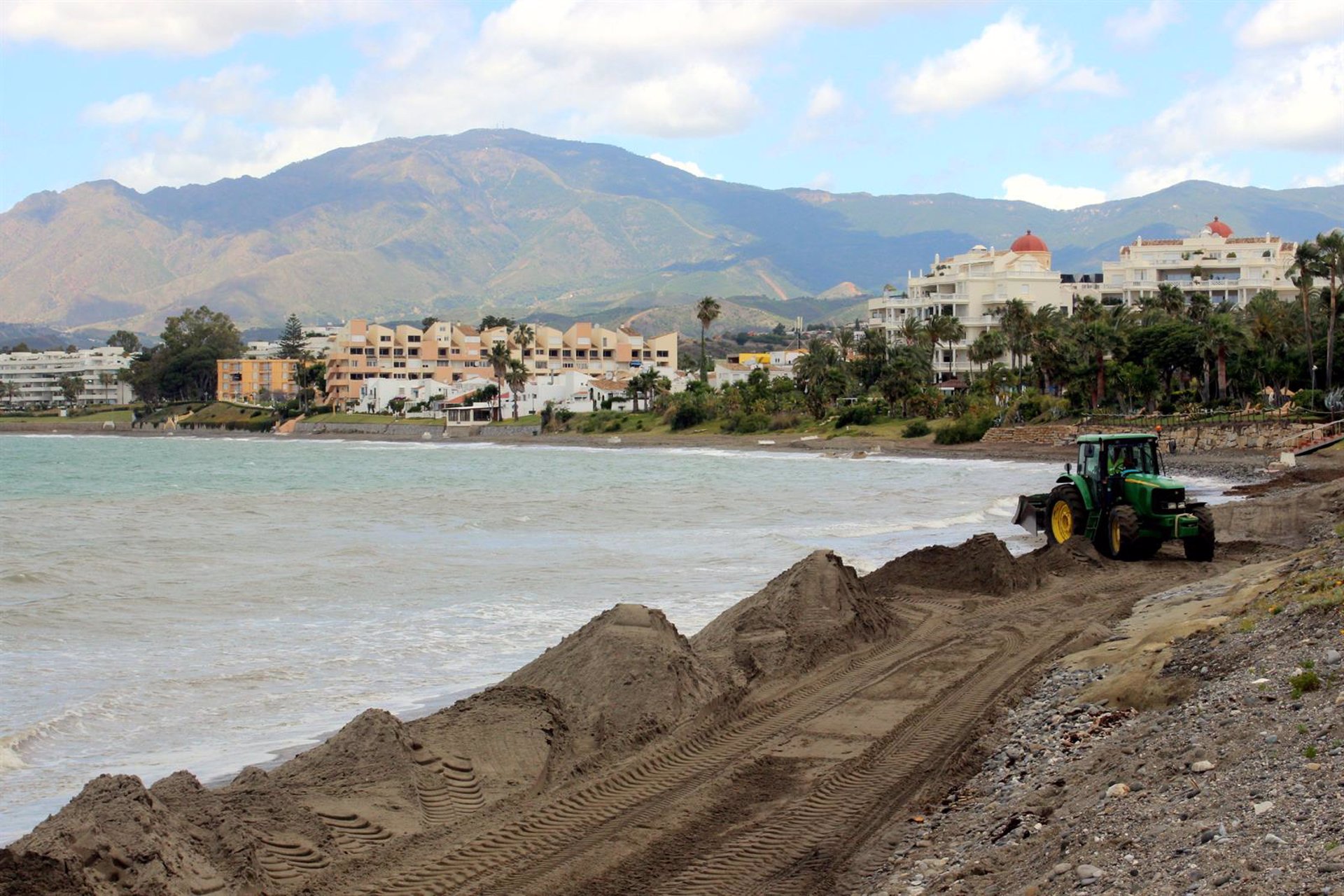 Alcalde de Estepona pide a Costas que permita al Ayuntamiento redactar proyectos para estabilización de playas