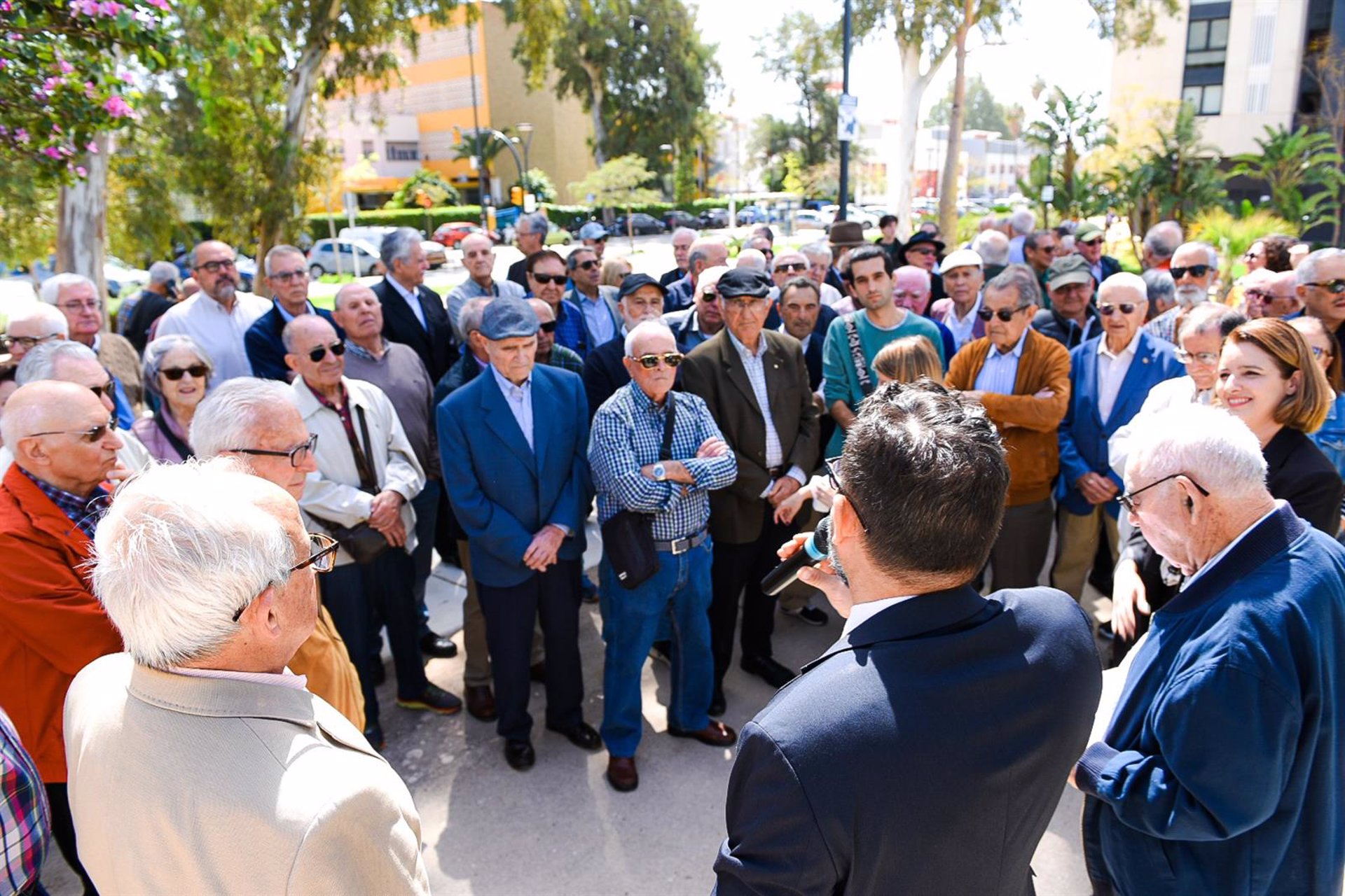 El Ayuntamiento coloca una placa y reproducción de un teléfono modelo Heraldo para conmemorar 60 años de Citesa