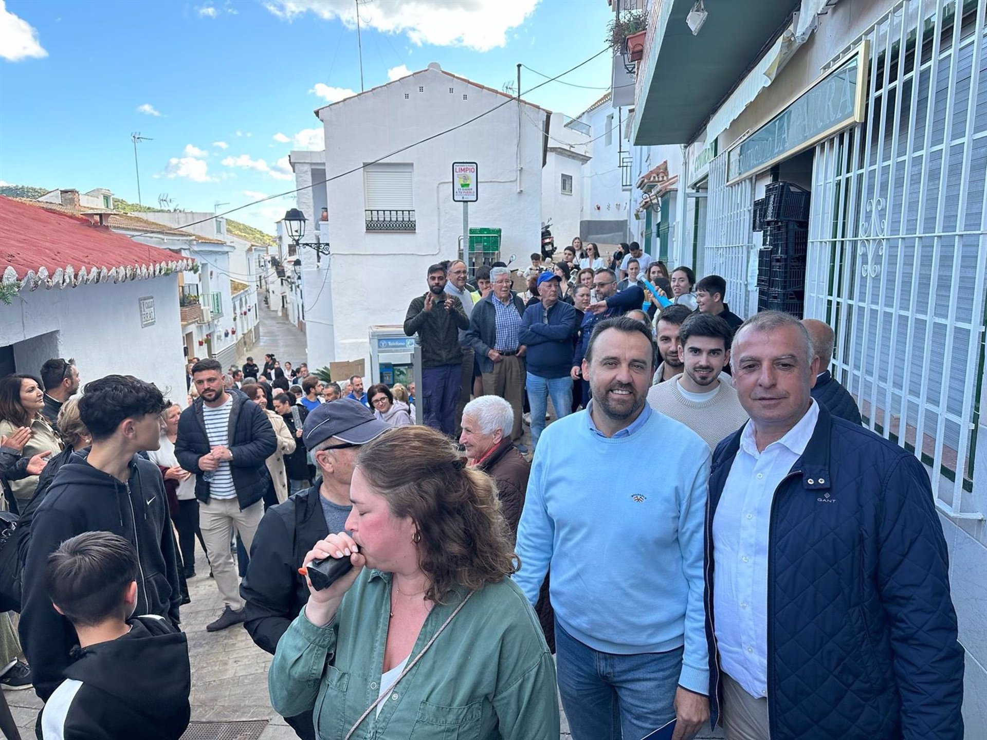 El PP destaca una apoyo "masivo" de los vecinos de Totalán "para frenar la moción de censura del PSOE"