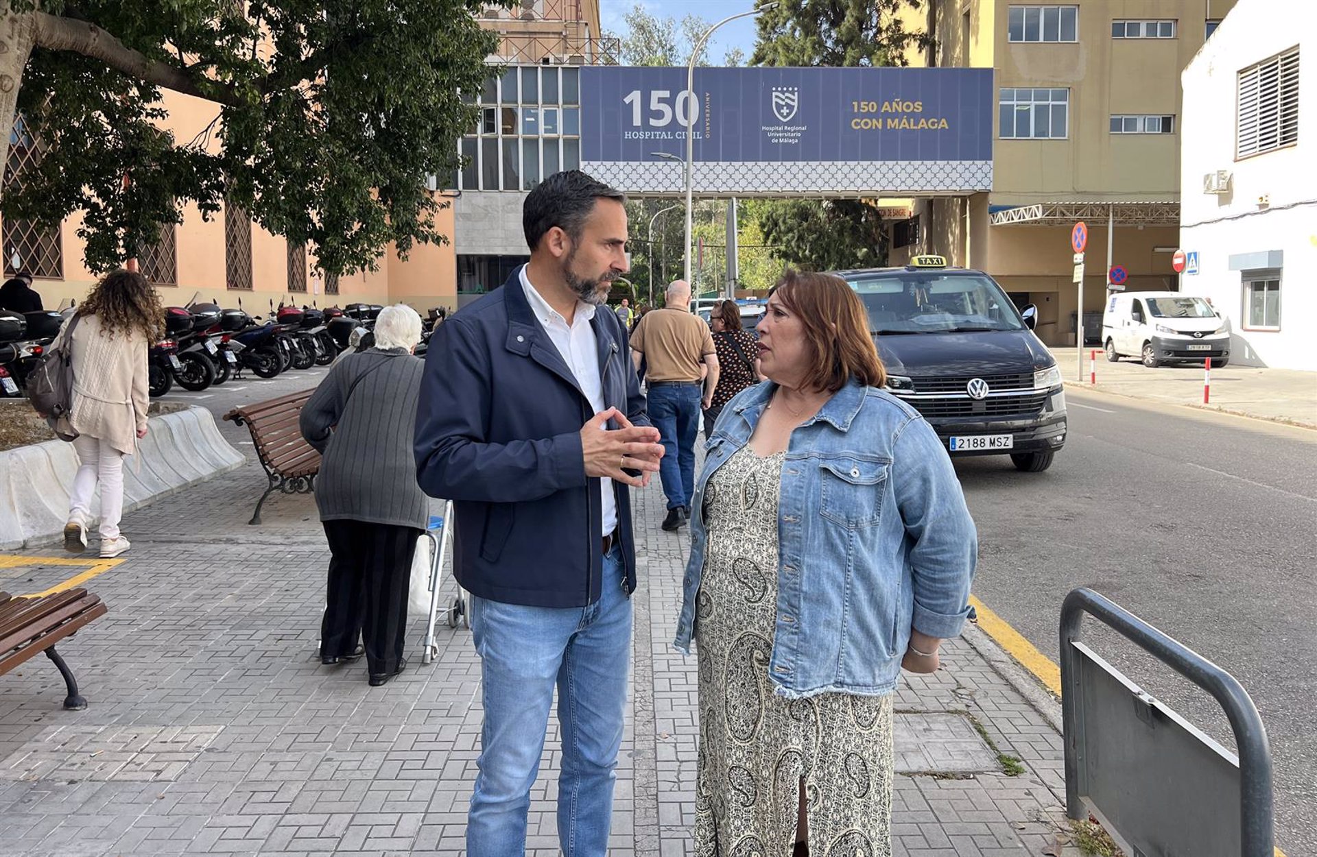 El PSOE pide al alcalde defender "claramente" la sanidad pública y reclamar a Moreno "poner fin a su deterioro"