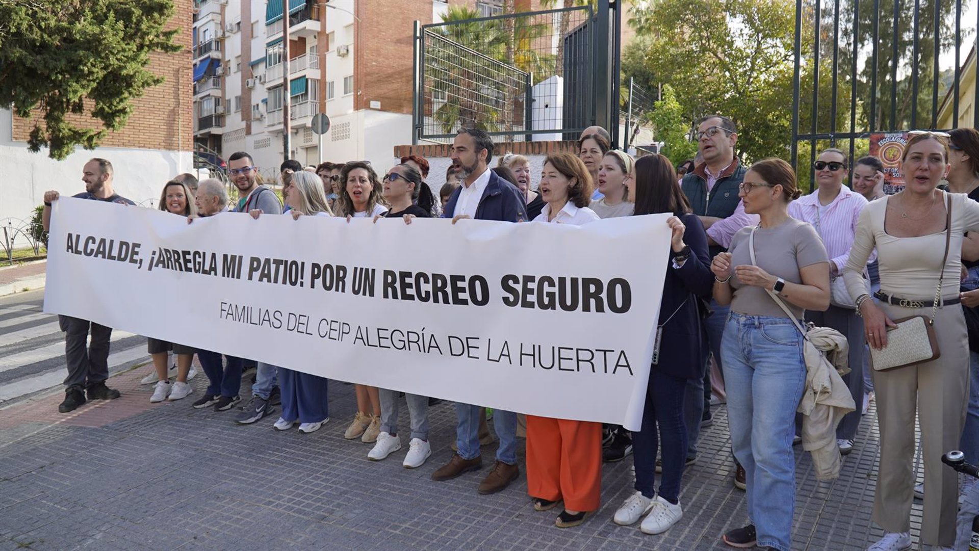 El PSOE y el AMPA colegio Alegría de la Huerta piden el arreglo "urgente" del patio de recreo