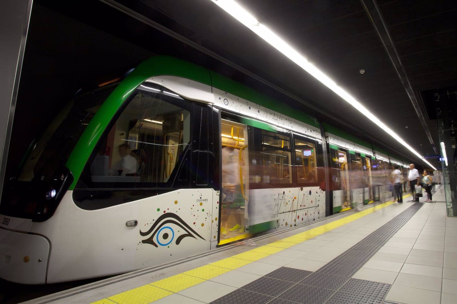 El metro de Málaga reanuda su funcionamiento tras la suspensión por el apagón eléctrico