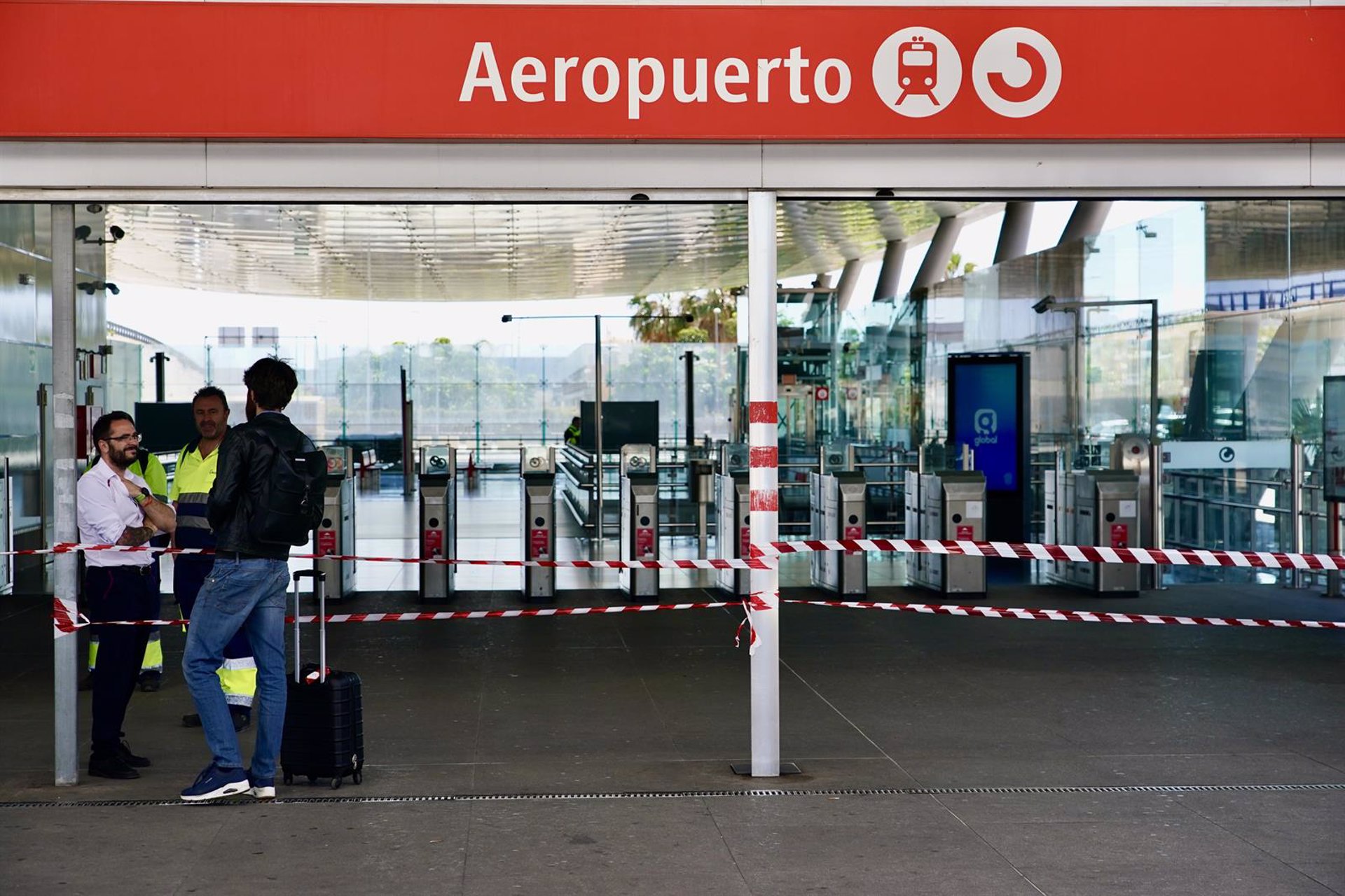 El subdelegado destaca la ausencia de incidentes graves, "civismo" ciudadano y el refuerzo de agentes