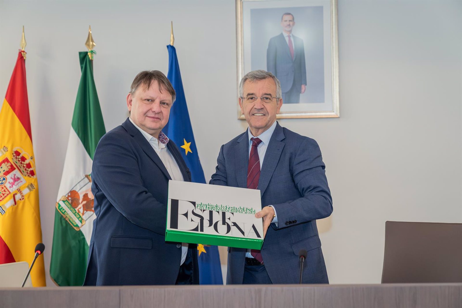 Estepona organiza varias mesas de trabajo con representantes de Brno durante su visita institucional