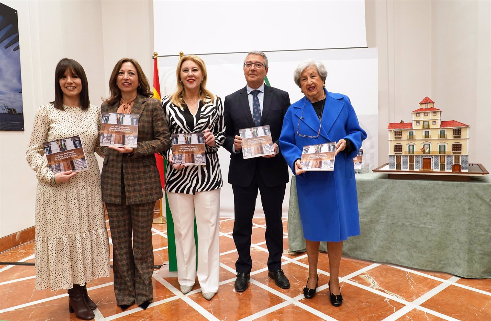 La Junta presenta un libro sobre la historia del edificio de la Delegación del Gobierno andaluz en Málaga