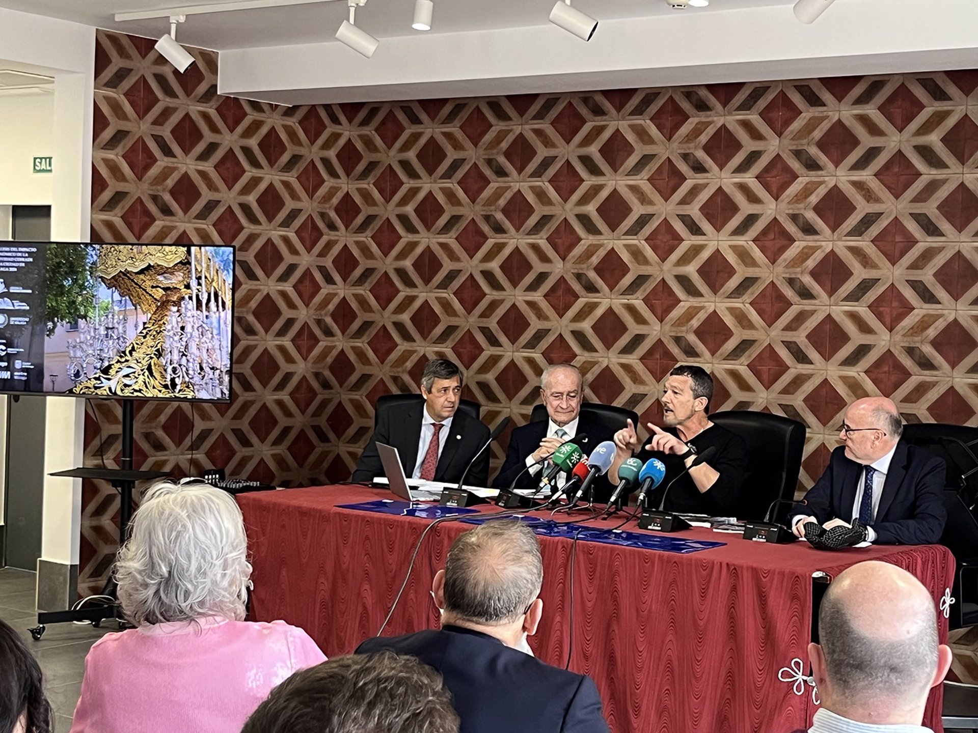Un estudio de la UMA destaca el gran impacto económico que la actividad cofrade tiene en la ciudad de Málaga