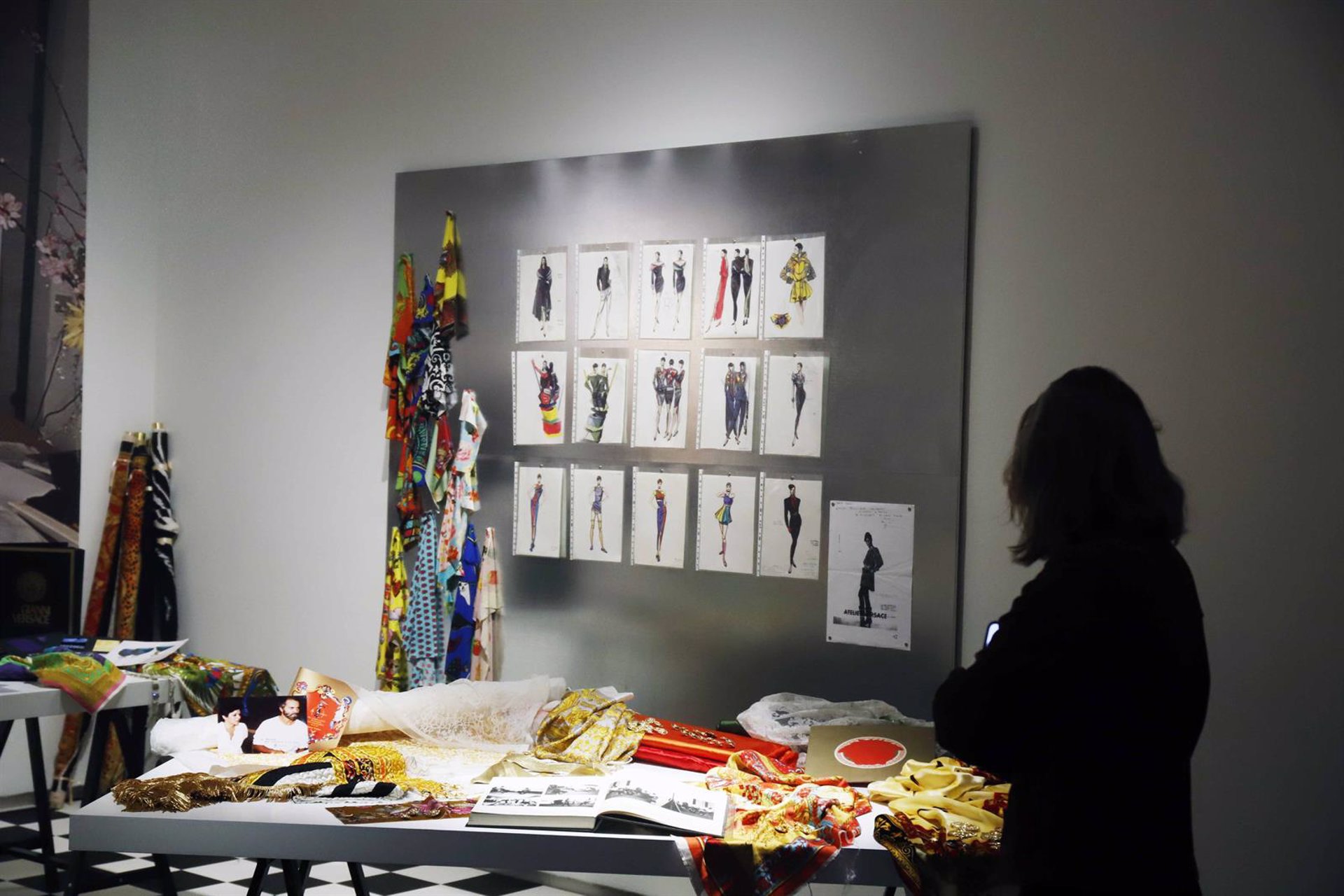 Fundación Unicaja organiza conferencias, talleres y conciertos en torno a la exposición sobre Versace