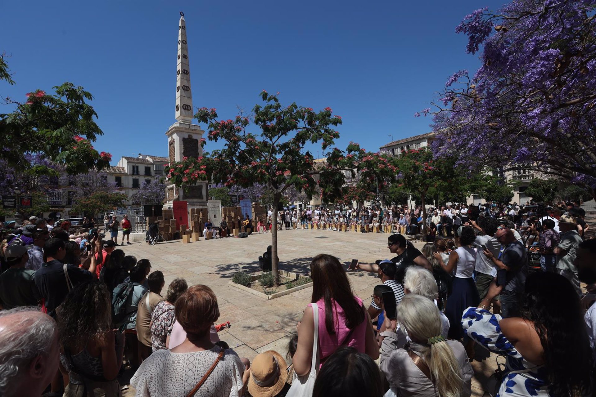 La Bienal de Flamenco lleva a 100 escolares a protagonizar una cajoneada popular en la Plaza de La Merced