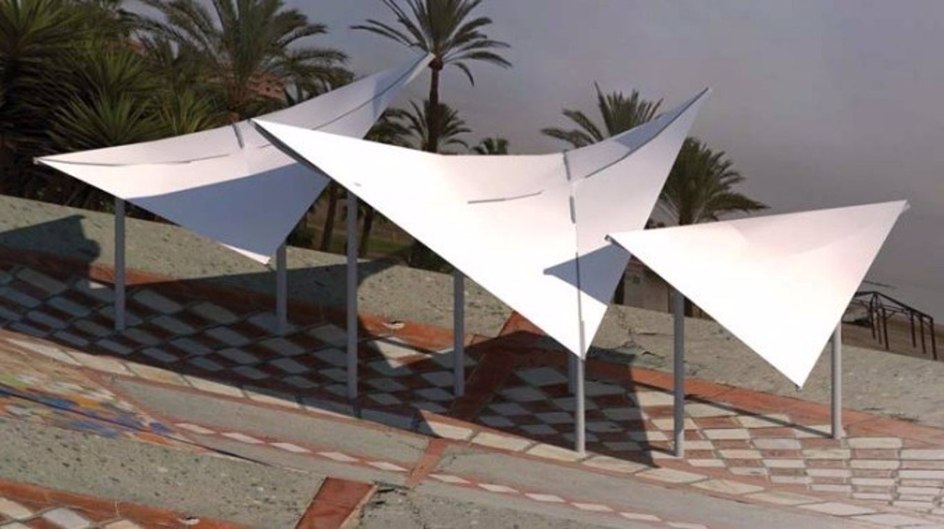 Benalmádena contará con nuevos toldos de sombra en el Paseo Marítimo entre Santa Ana y Malapesquera