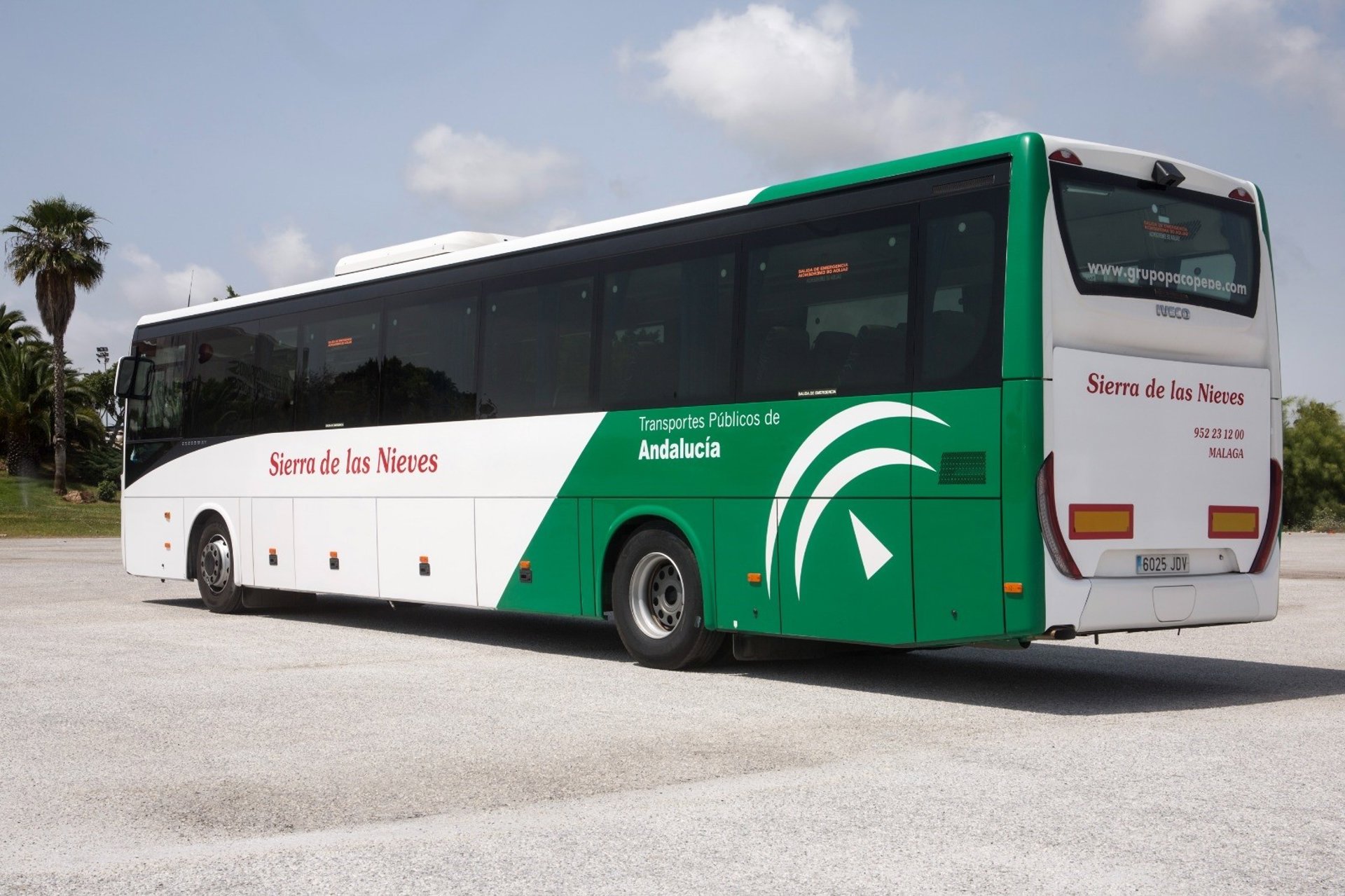 Comienza la línea de conexión en autobús entre Almogía y la playa de Torremolinos