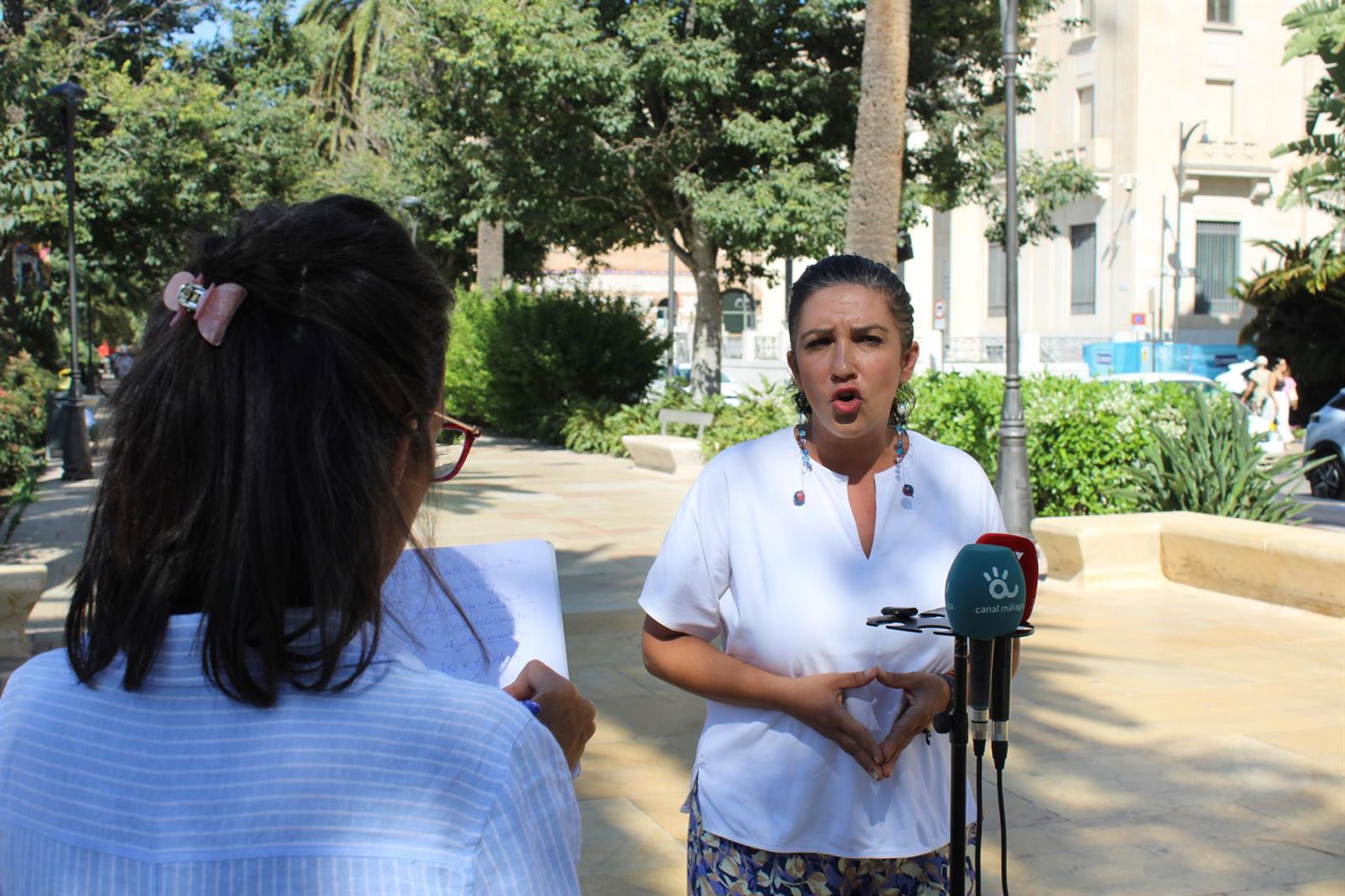 Con Málaga: "El plan de minipisos es un parche, Málaga necesita con urgencia viviendas dignas y asequibles"