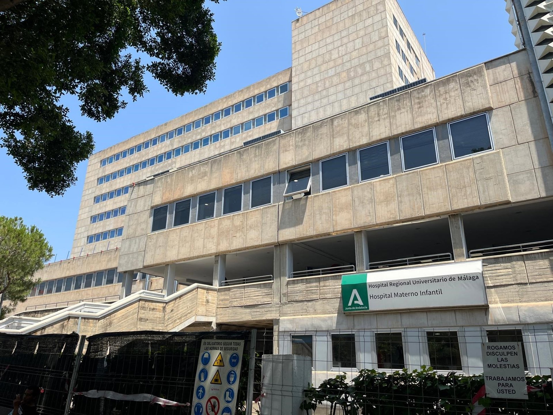 Muere una menor de cuatro años tras precipitarse desde una cuarta planta en Fuengirola