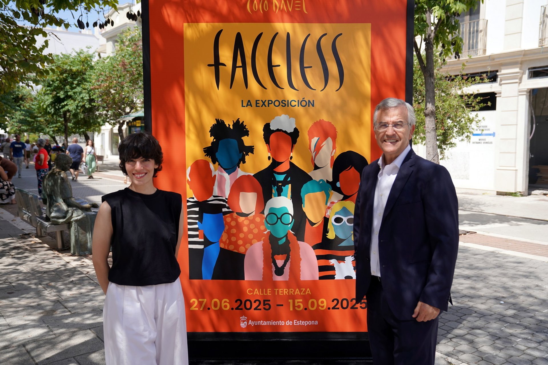 Una exposición de grandes personalidades sin rostro inaugura el II Festival Literario de Estepona