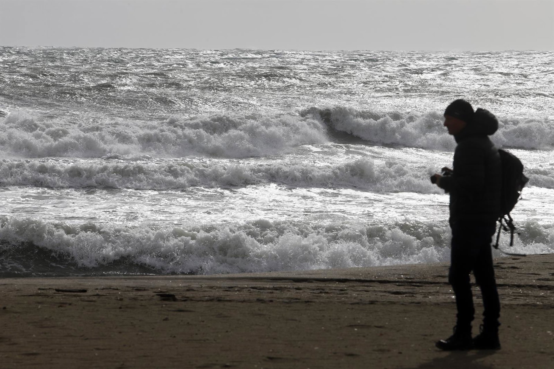 Aviso amarillo este viernes por oleaje con rachas máximas de viento de hasta 50 km/h y olas de dos metros