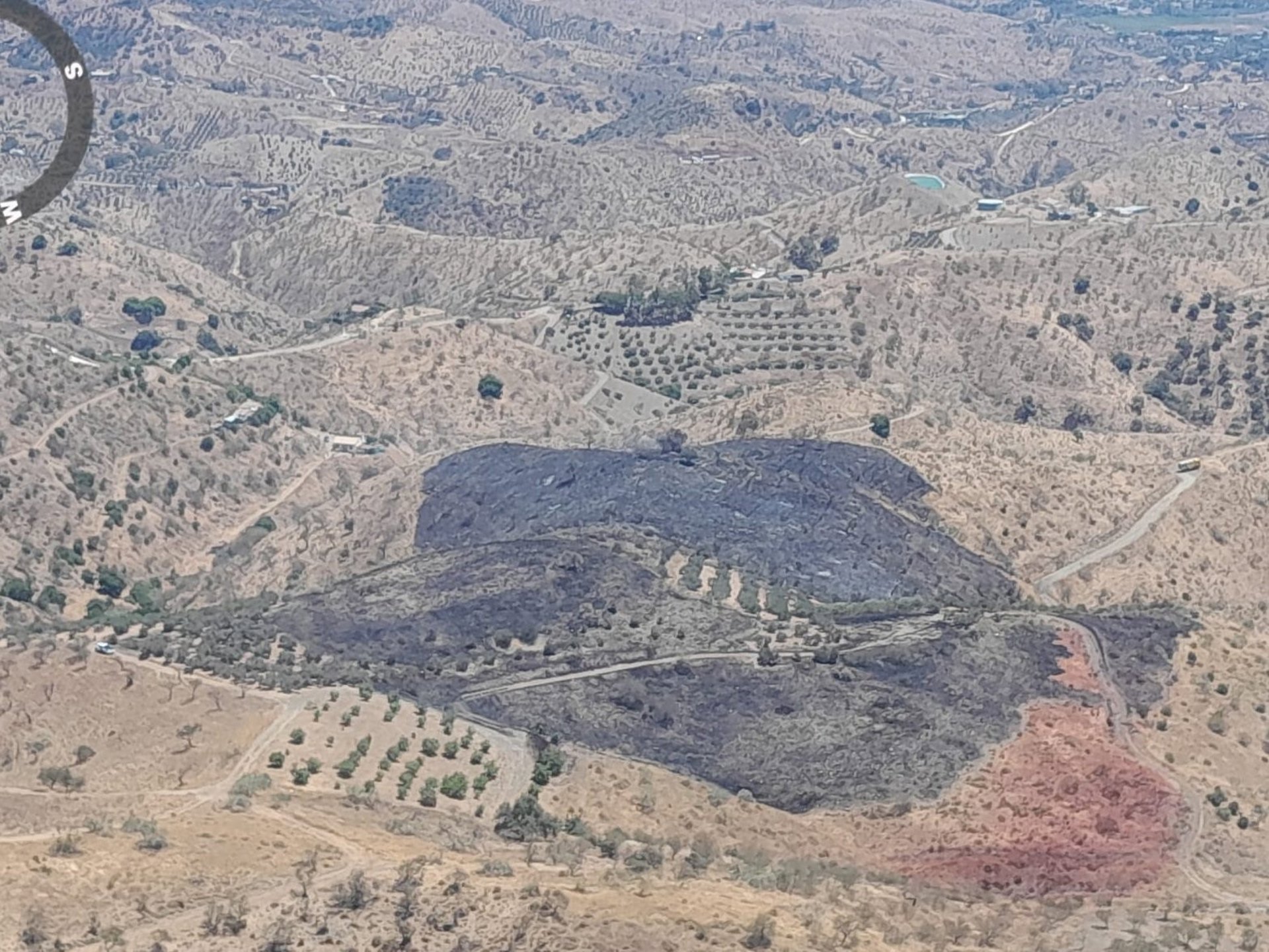 Controlado el incendio en el paraje de la Ermita de las Tres Cruces en Cártama