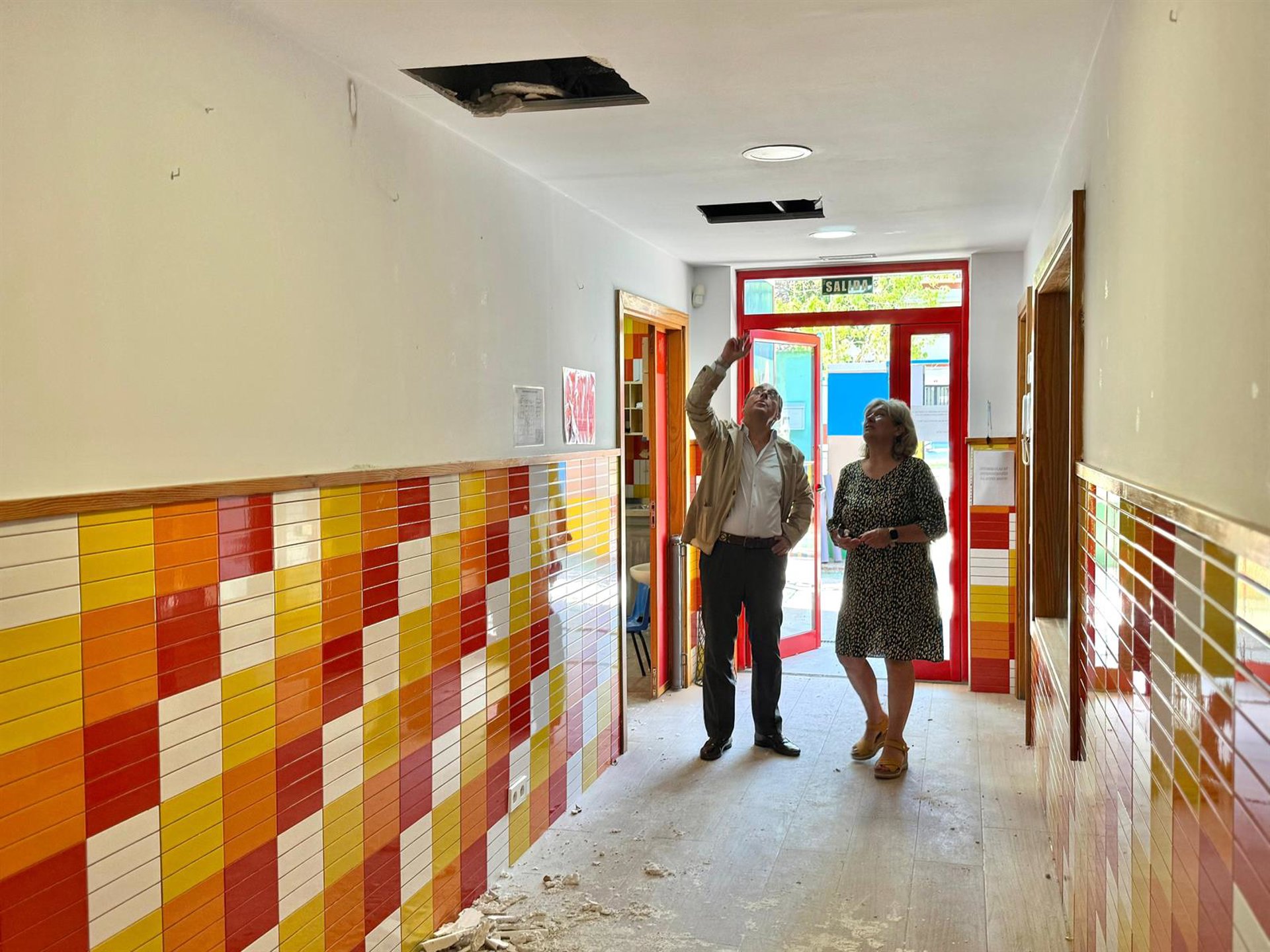 La Junta invierte más de 136.000 euros a la reforma del muro y la cubierta de la EI Reyes Magos