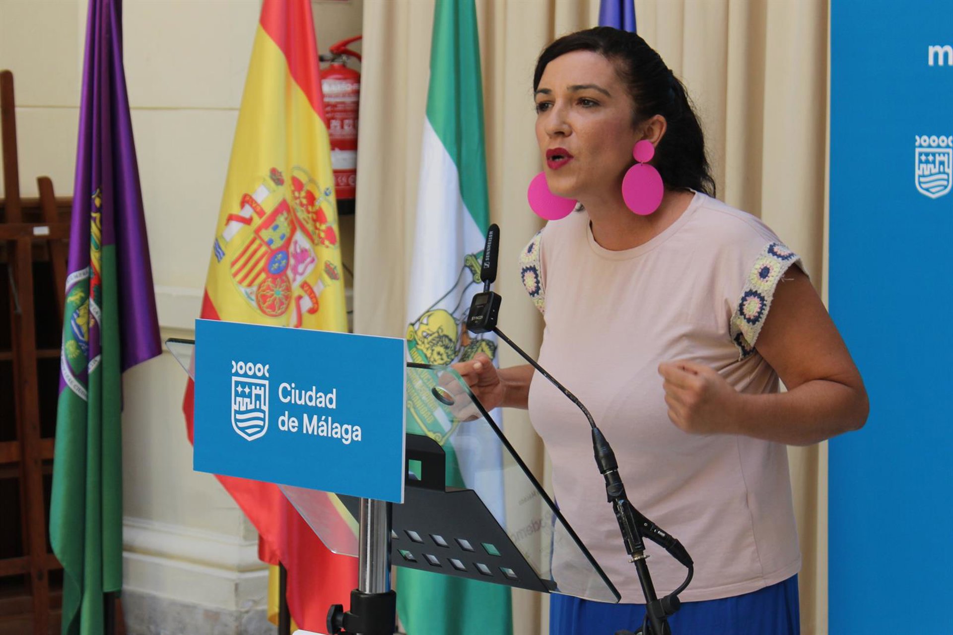 Con Málaga critica "la barra libre" para "los promotores del plan de minipisos del PP"