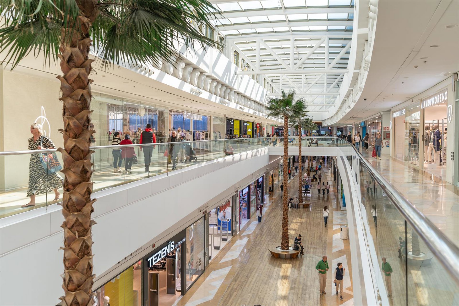El centro comercial Miramar, en Fuengirola, y Cruz Roja recogerán material escolar para la 'vuelta al cole'