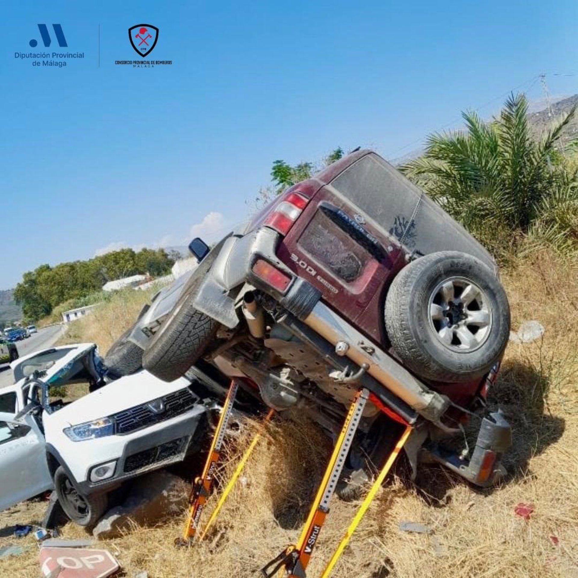 Herida una mujer tras una colisión entre dos vehículos en Vélez-Málaga