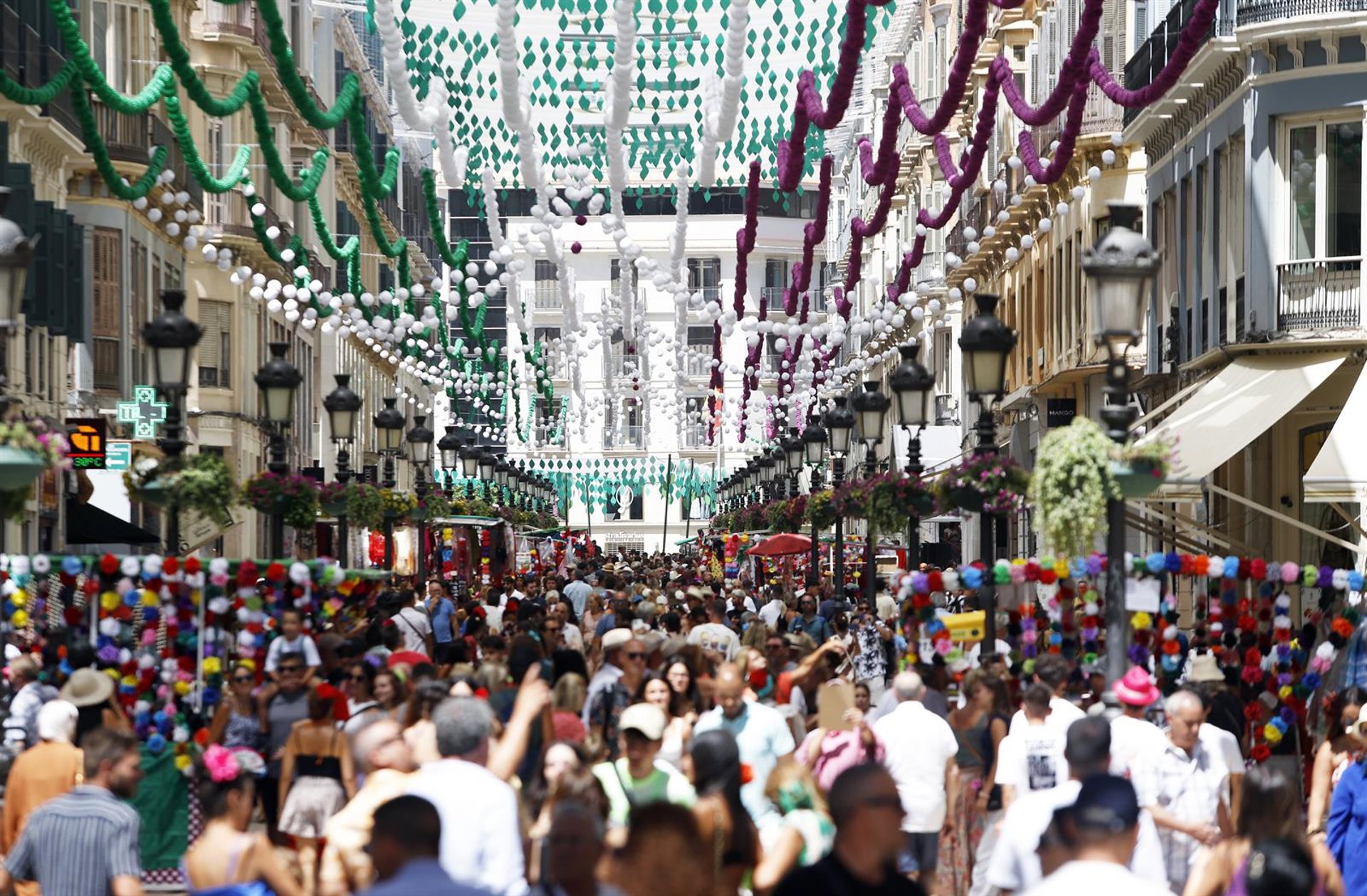 Hosteleros destacan incremento de facturación en zonas de Feria del centro con animación y abogan por potenciar