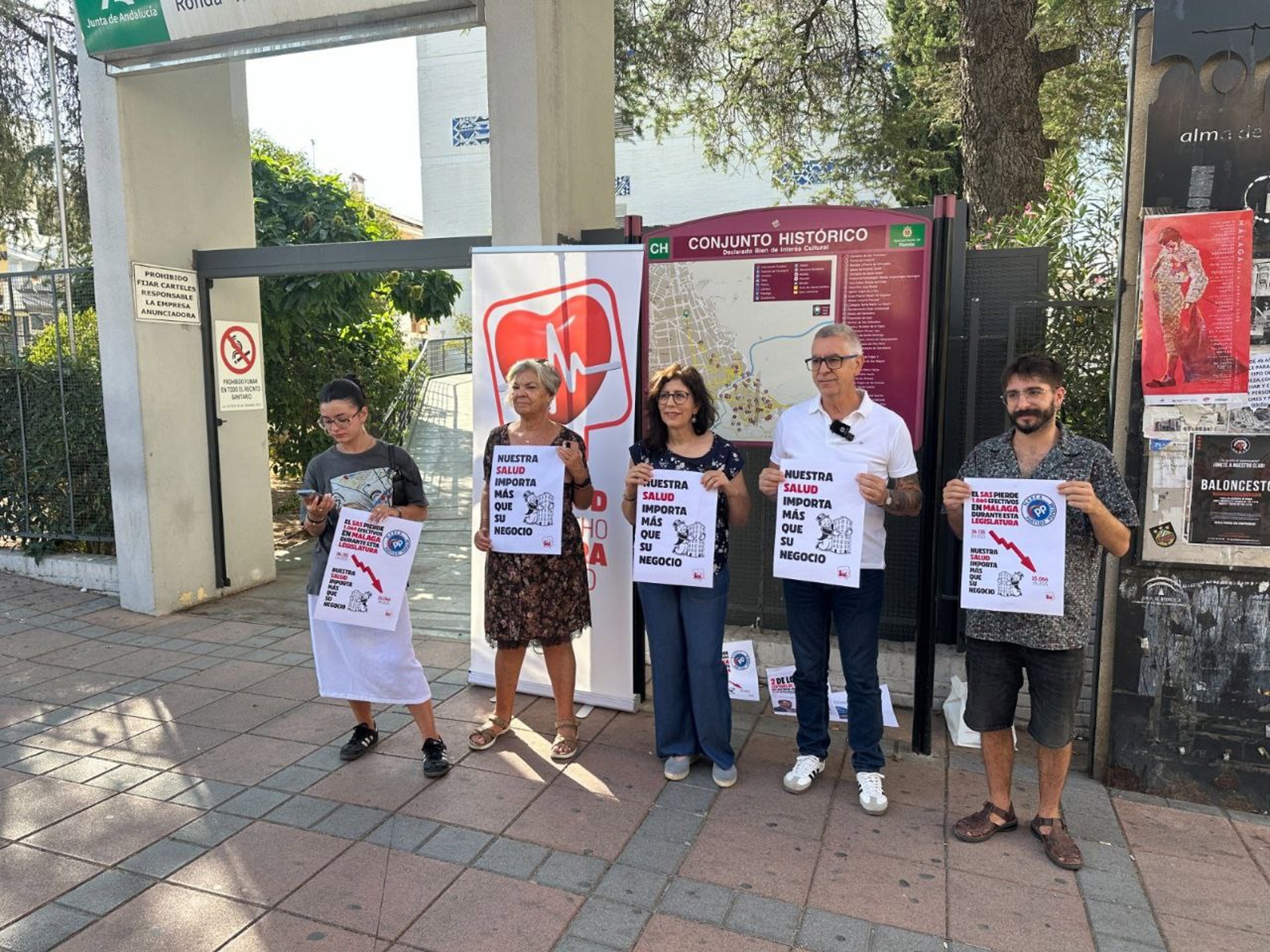 IU continúa su campaña en defensa de la sanidad pública y advierte de "la hoja de ruta de Moreno"
