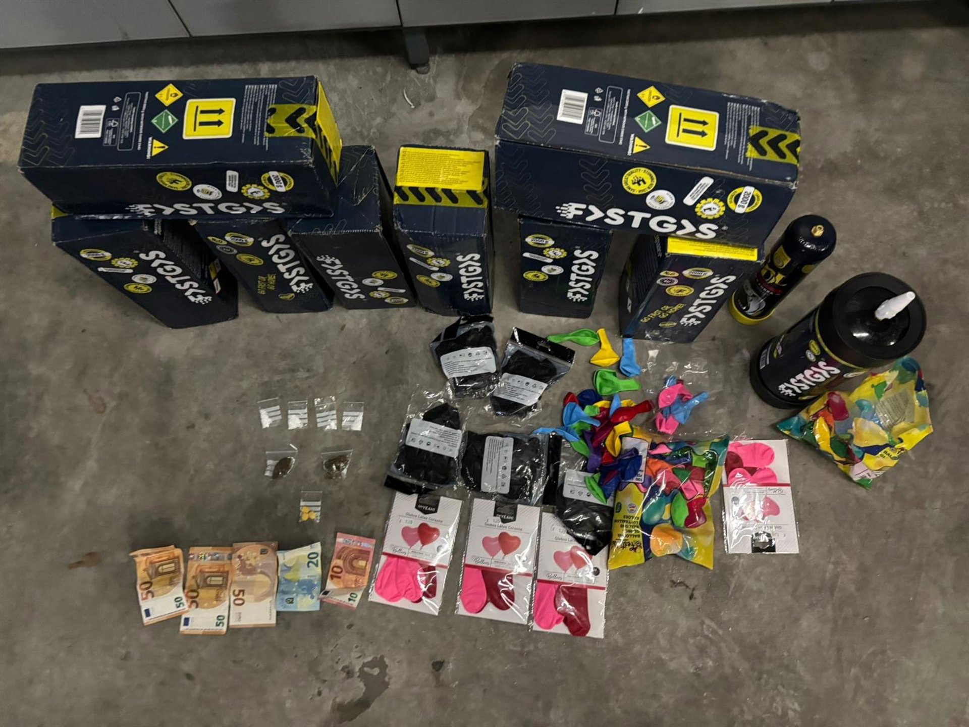 Investigado en Mijas tras ser detectado cuando vendía bombonas de gas de la risa