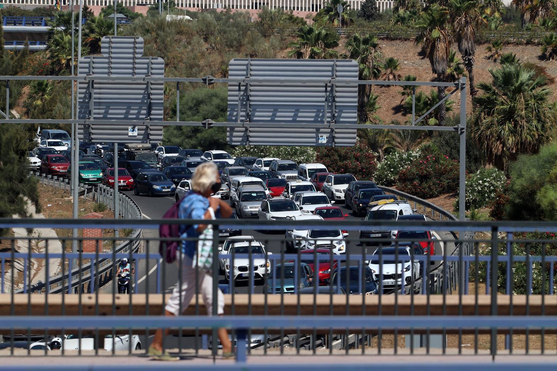Retenciones de unos cinco kilómetros tras un accidente en la A-7 en Estepona