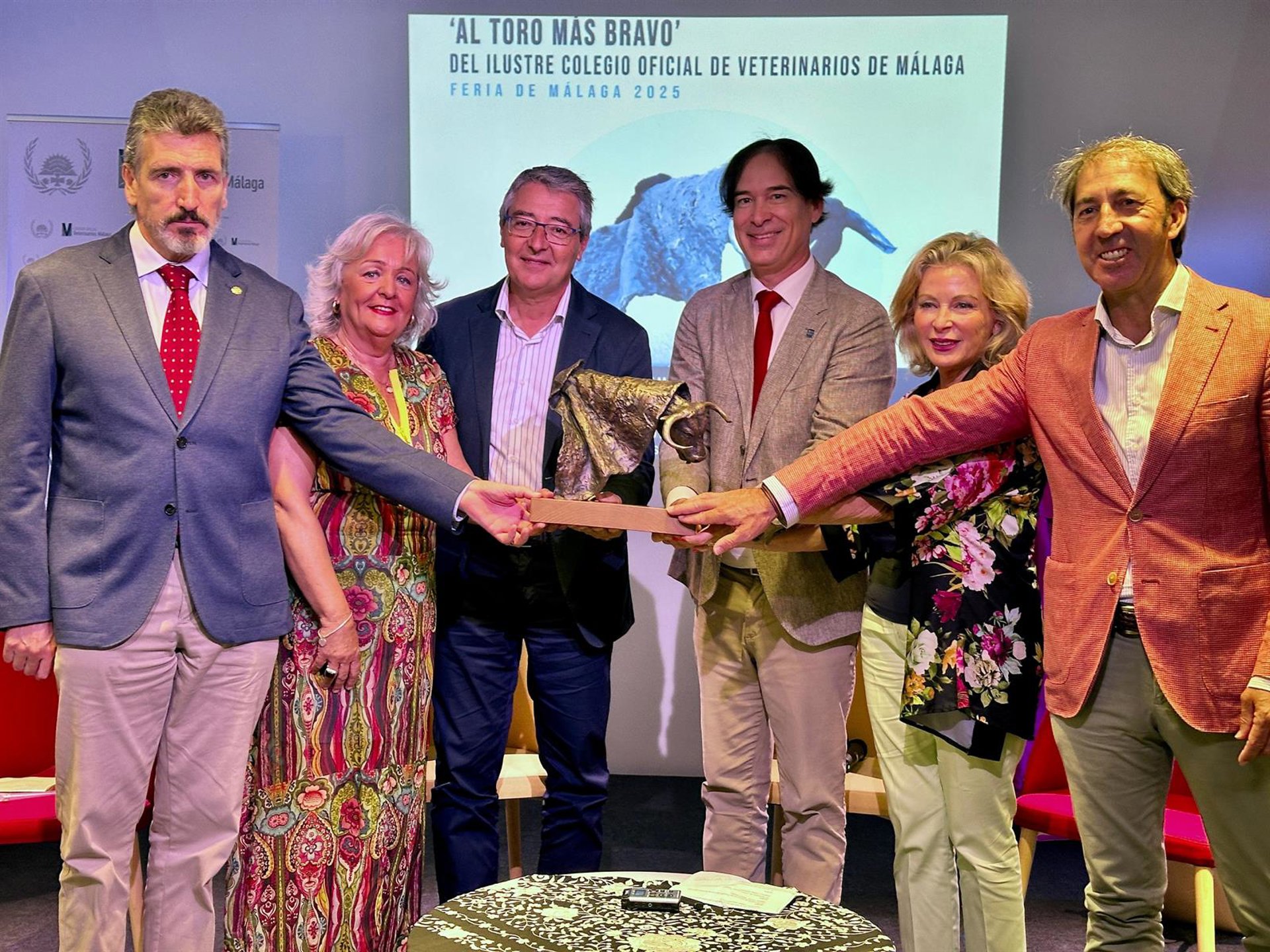 Salado defiende la labor de los veterinarios en la tauromaquia