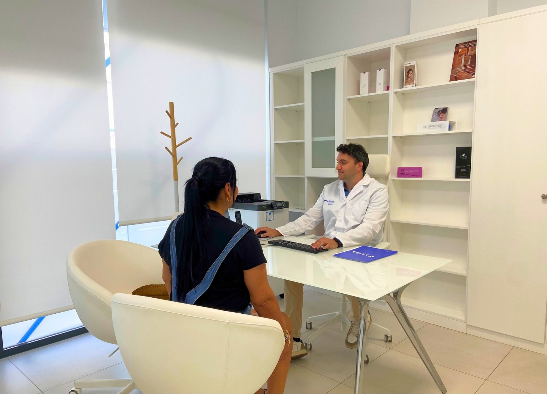 Vithas Xanit Estepona inaugura una unidad de trasplante capilar "con tecnología de vanguardia"